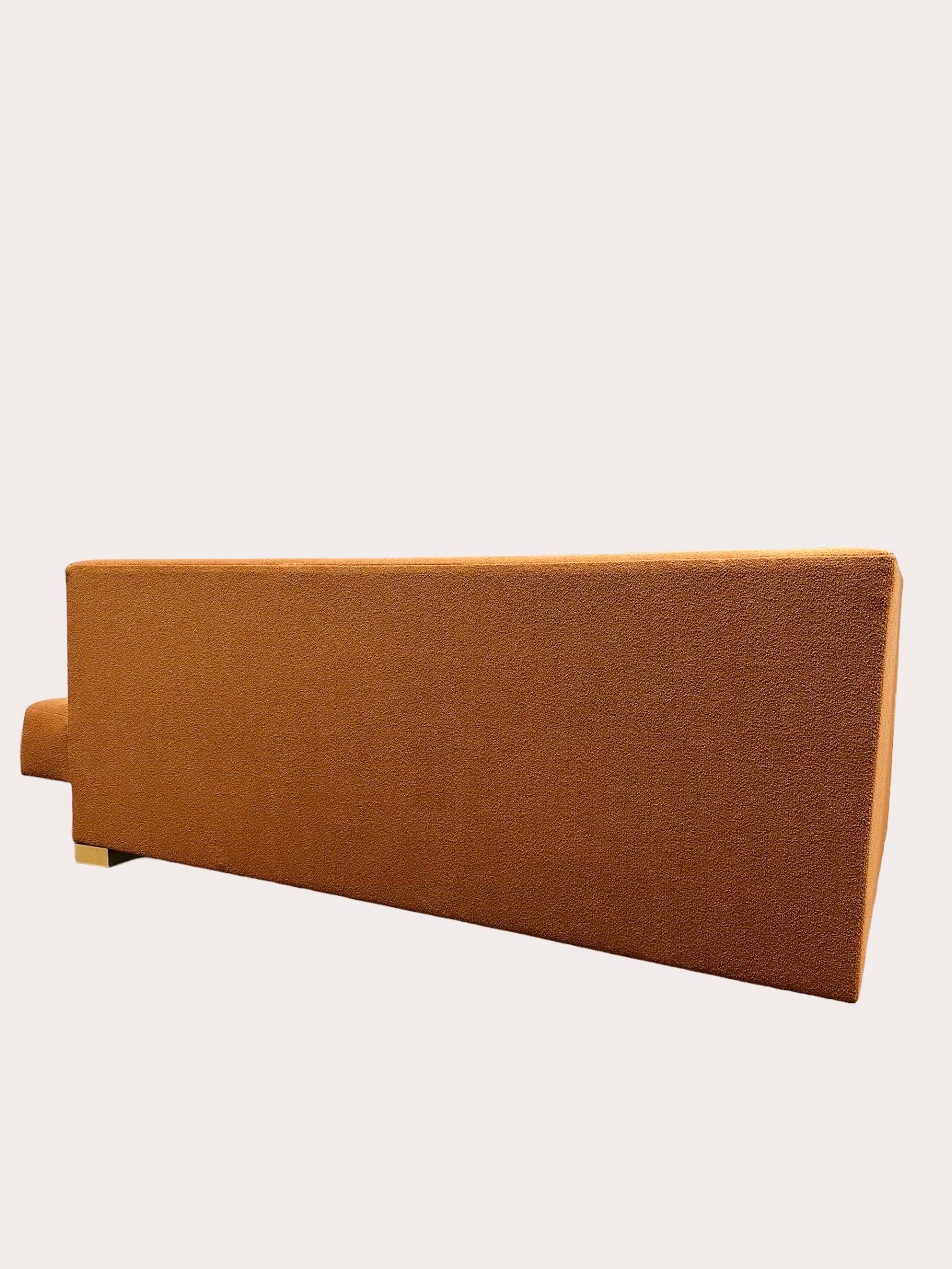 Laiton Grand canapé sectionnel personnalisé en forme de L en tissu bouclé rouille à motifs vintage Vladimir Kagan en vente