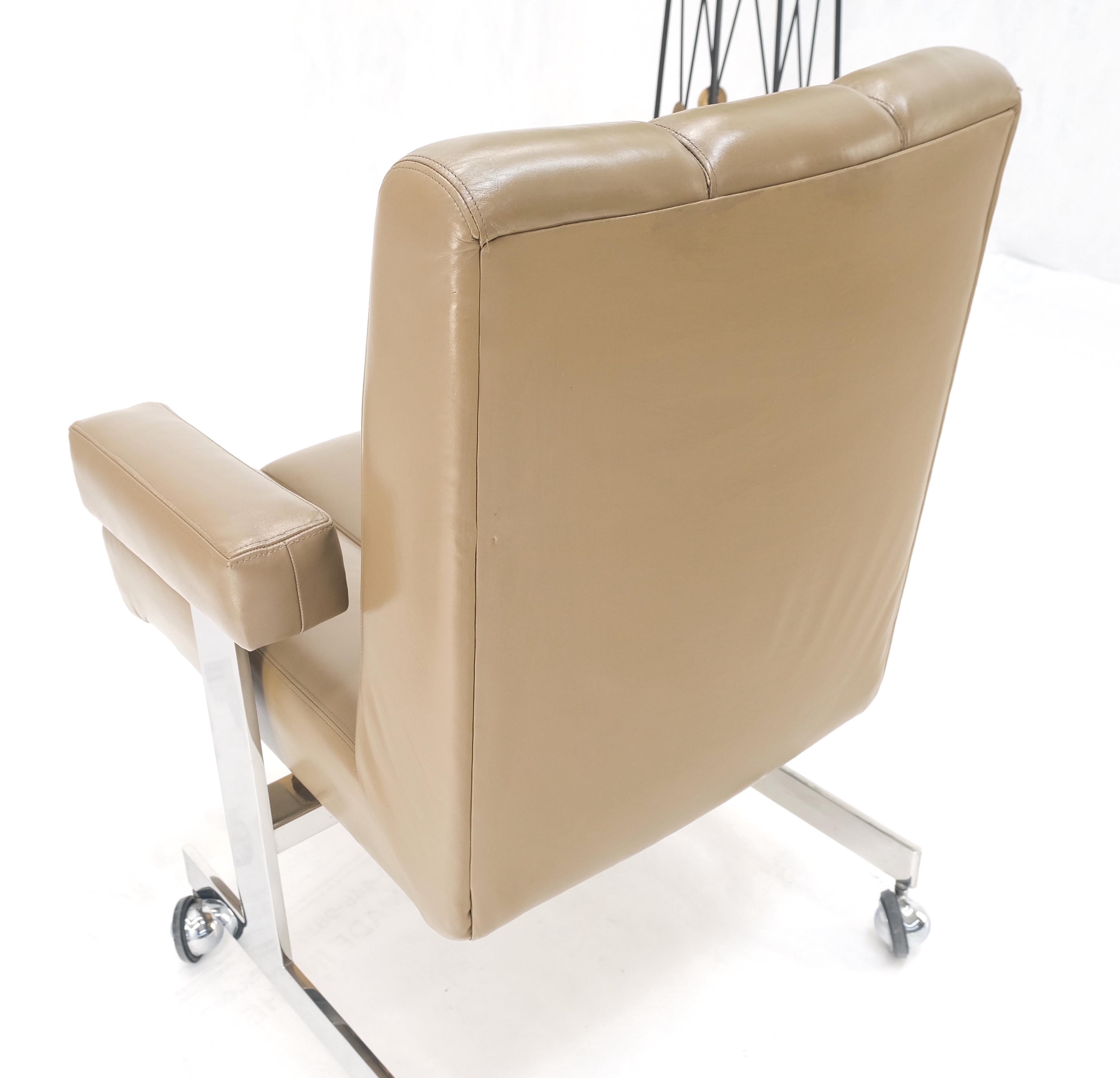 Vladimir Kagan Chaise de bureau en cuir strié avec base lourde en acier inoxydable  en vente 13