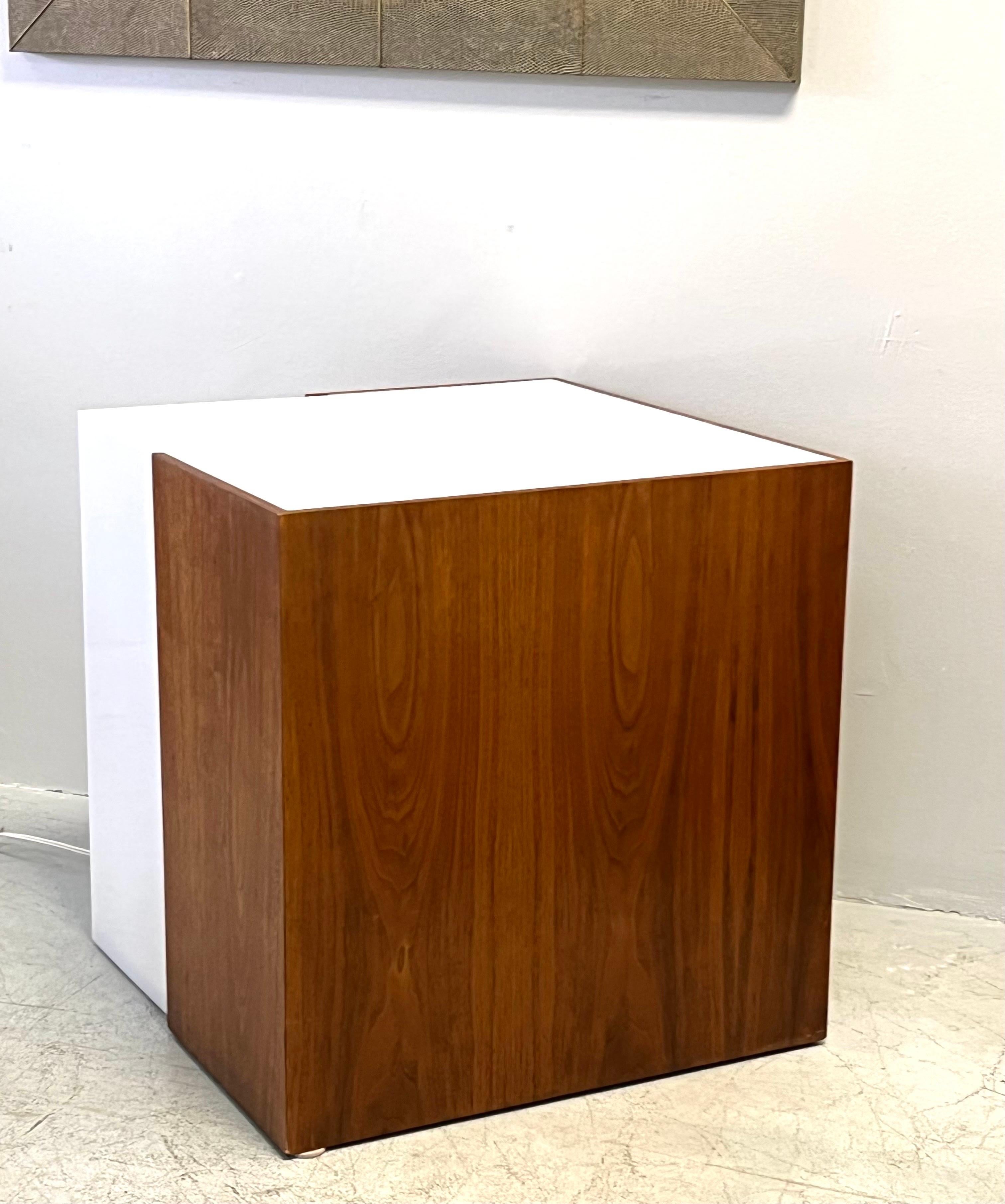 Vladimir Kagan Lightbox Cube Illuminated Walnut Table Stand For Sale 3