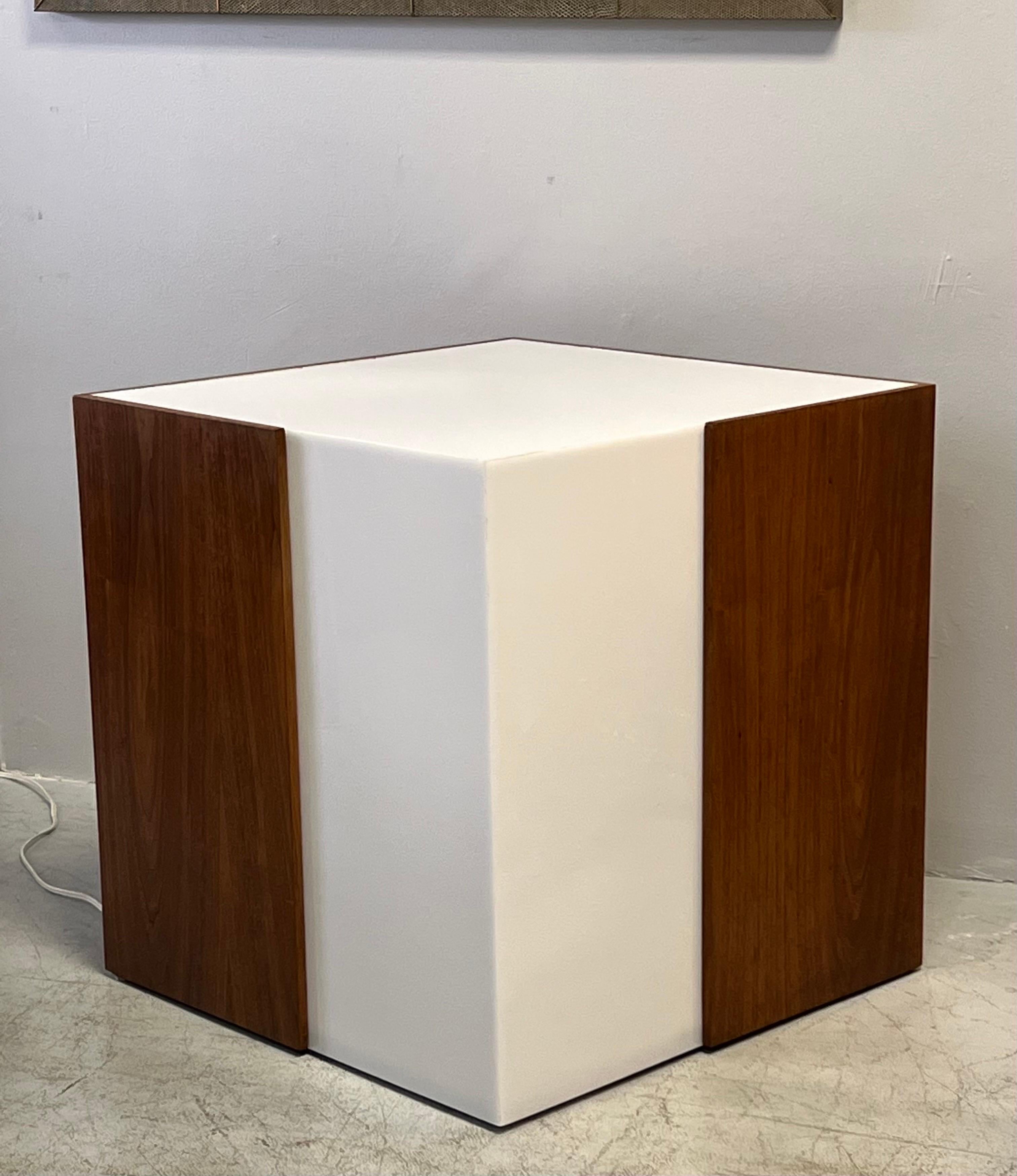 Late 20th Century Vladimir Kagan Lightbox Cube Illuminated Walnut Table Stand For Sale