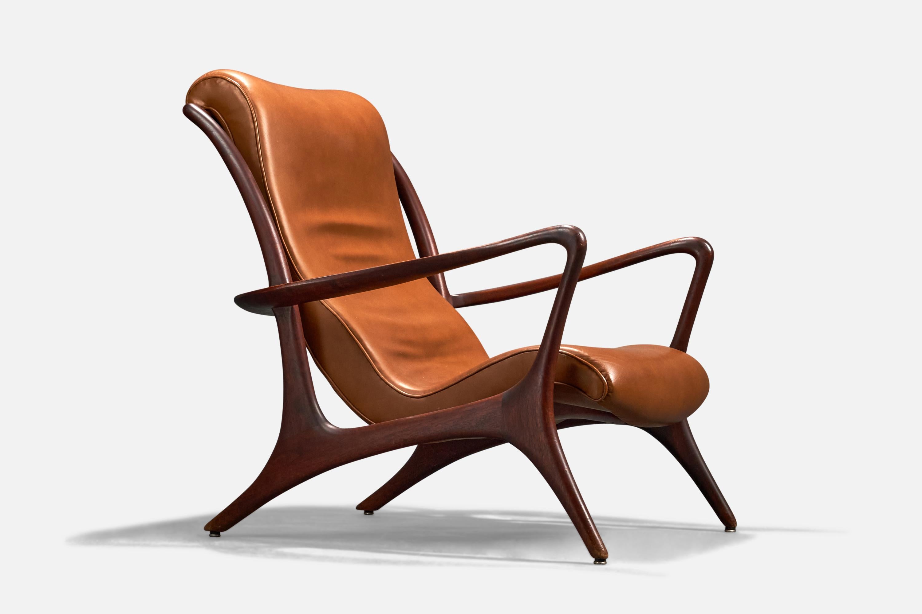 A leather and walnut lounge chair designed by Vladimir Kagan and produced by Kagan-Dreyfuss, Inc, USA, C. 1950.