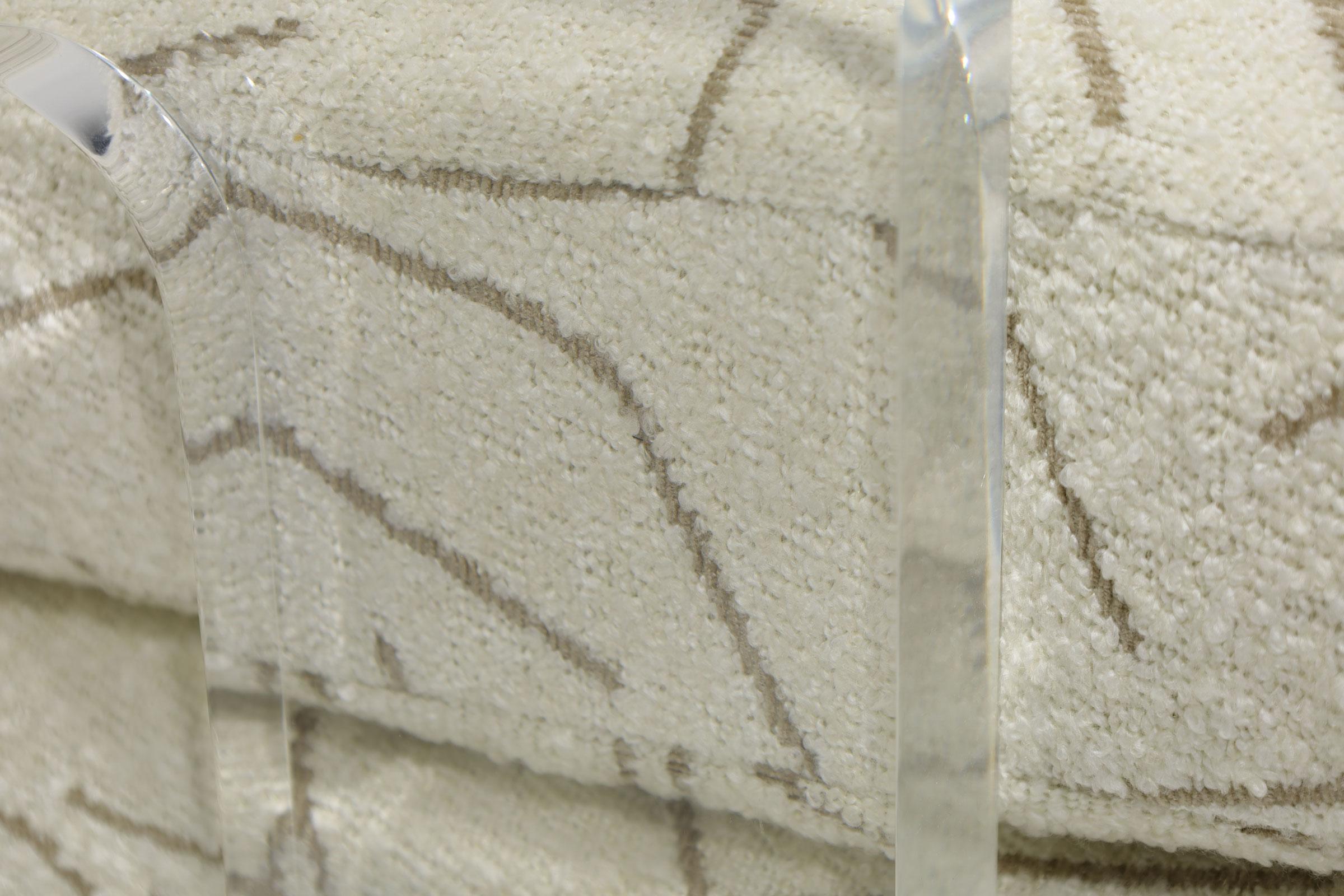 Vladimir Kagan - Sedie da salotto con gambe in lucite in Elitis Boucle'. in vendita 3
