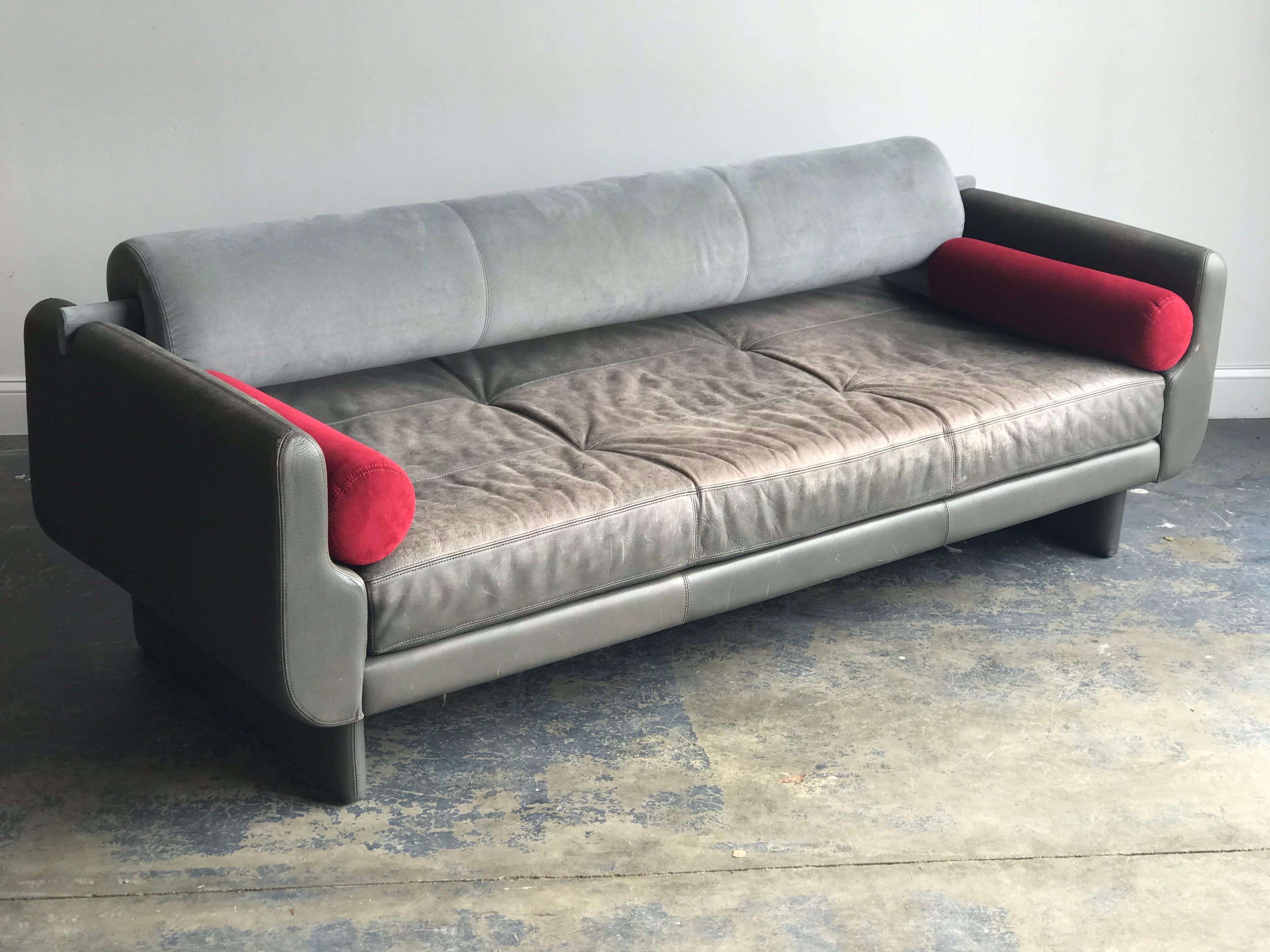Vladimir Kagan “Matinee” Sofa/ Daybed for American Leather, Postmodern In Good Condition In St.Petersburg, FL