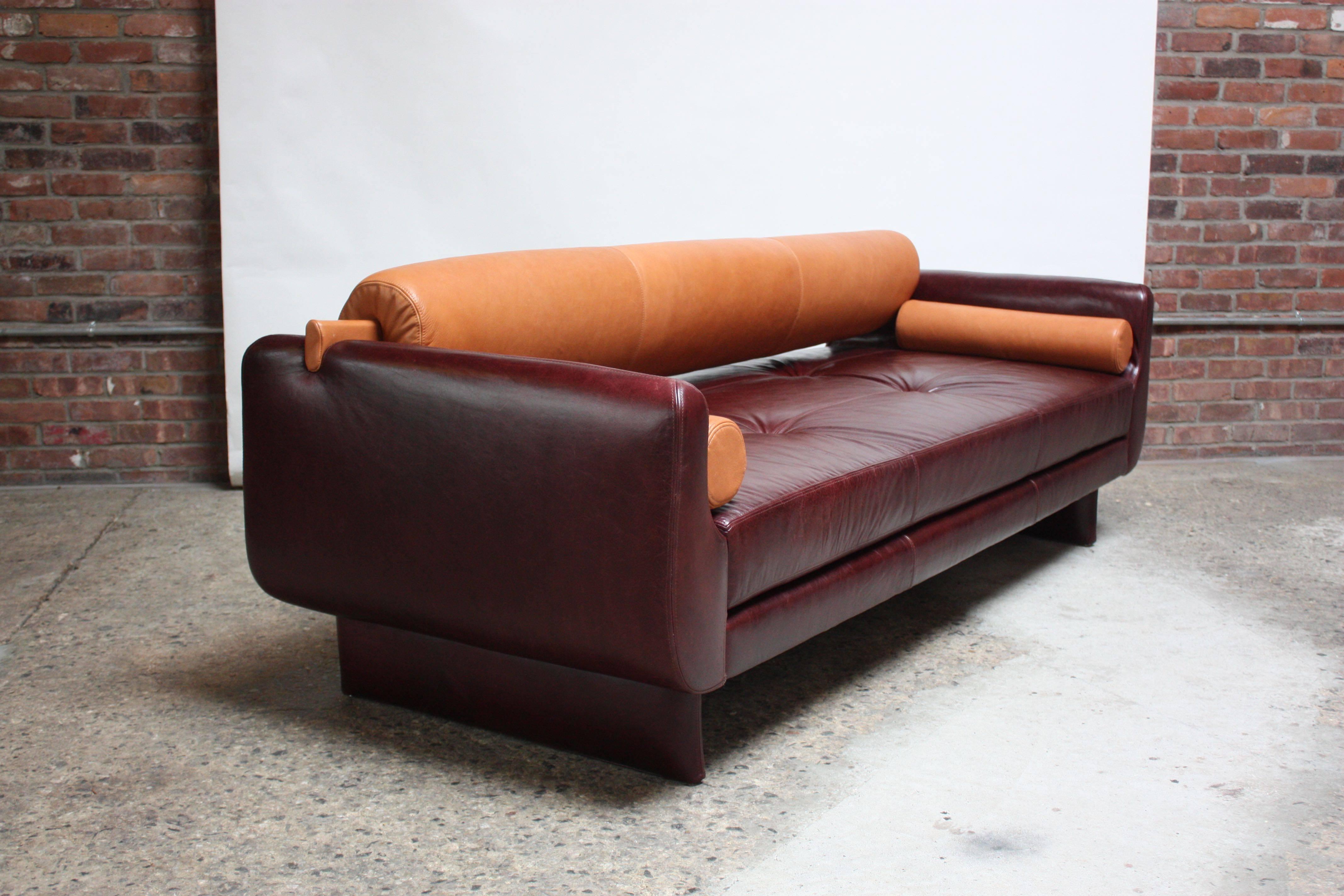 Remarkable sofa designed by Vladimir Kagan for American Leather Studios composed of two removable bolster accent pillows and back bolster in leather. The removal of the back bolster converts the sofa to a daybed.
Completely redone with brand new