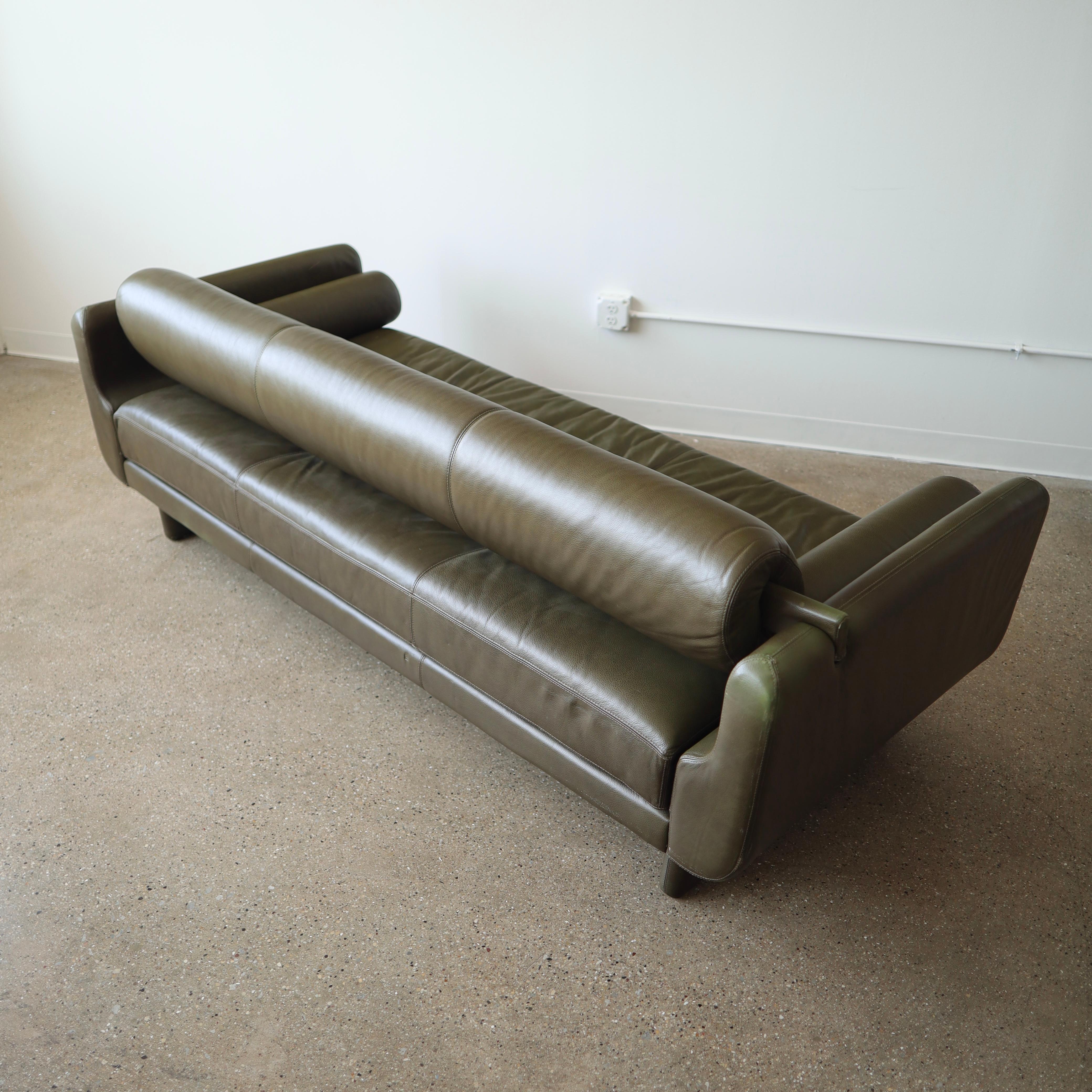 Vladimir Kagan Matinee-Sofa (Postmoderne) im Angebot