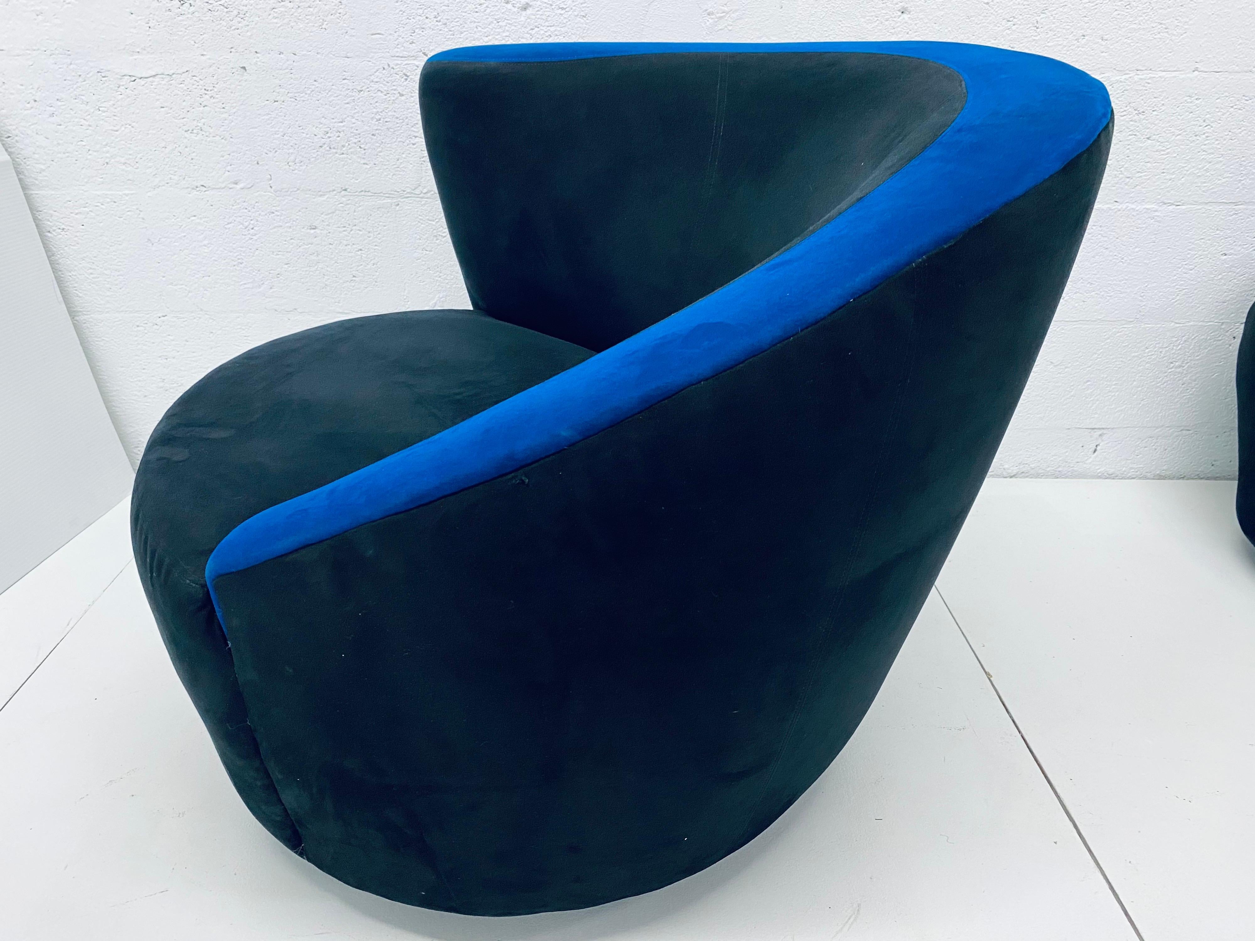 Vladimir Kagan “Nautilus” Black and Blue Ultra Suede Swivel Club Chairs, a Pair 3
