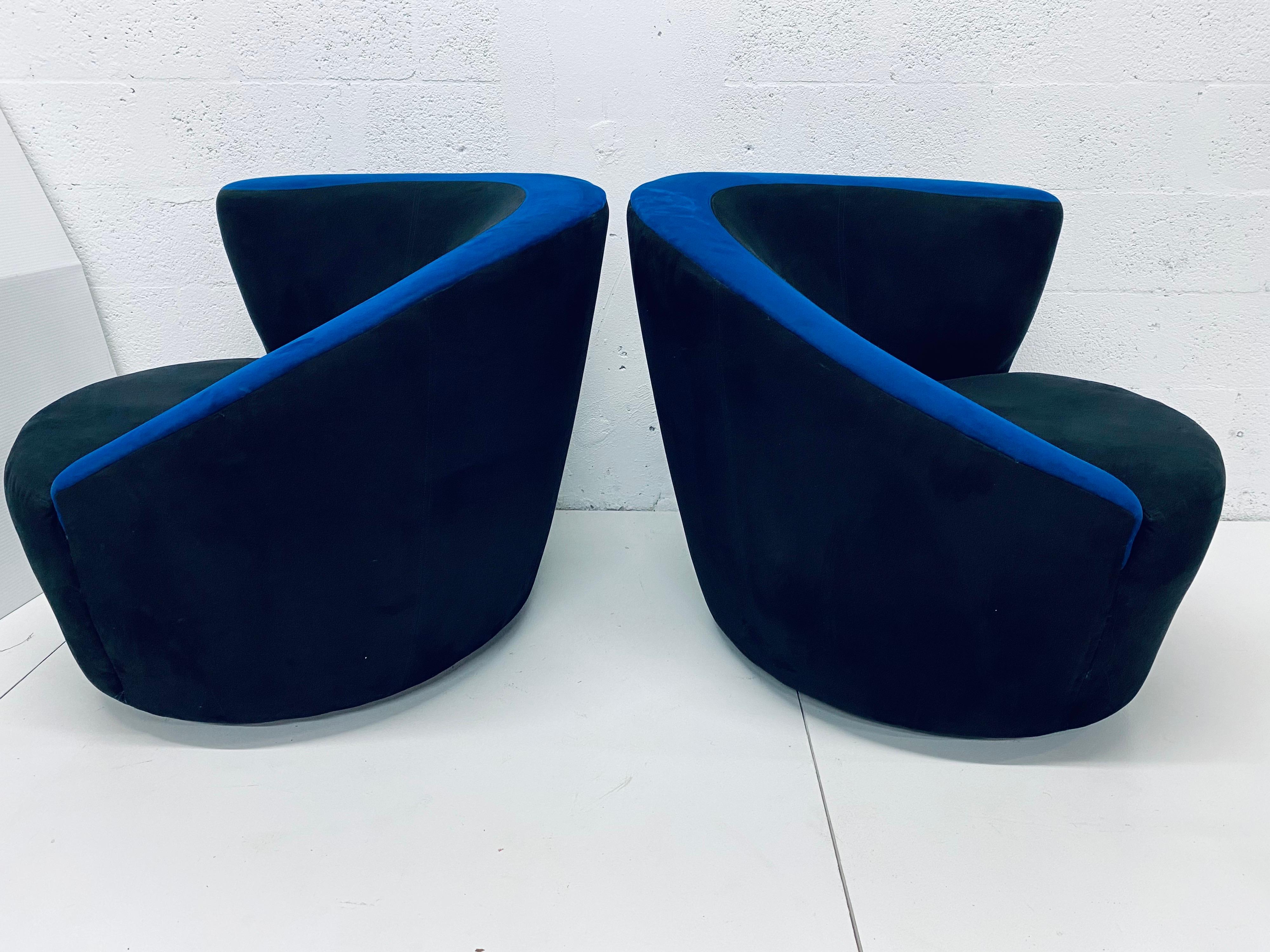 Vladimir Kagan “Nautilus” Black and Blue Ultra Suede Swivel Club Chairs, a Pair In Good Condition In Miami, FL