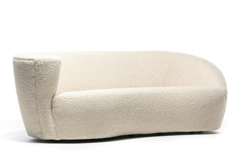 Vladimir Kagan Nautilus Sofa in Ivory White Bouclé by Directional, c.1980 For Sale 5