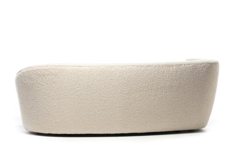 Vladimir Kagan Nautilus Sofa in Ivory White Bouclé by Directional, c.1980 For Sale 2