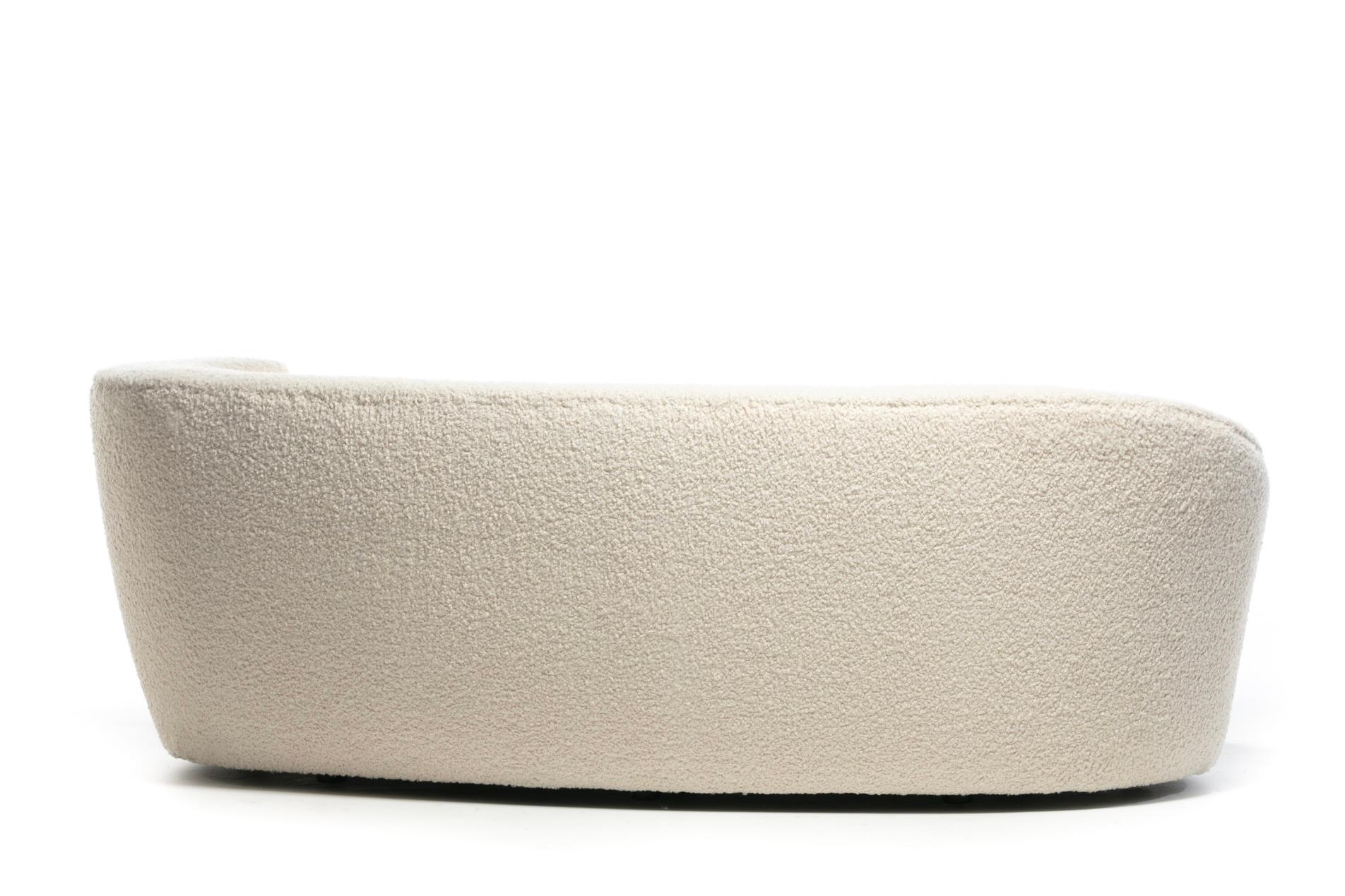 Vladimir Kagan Nautilus Sofa in Ivory White Bouclé by Directional, c. 1990 For Sale 4