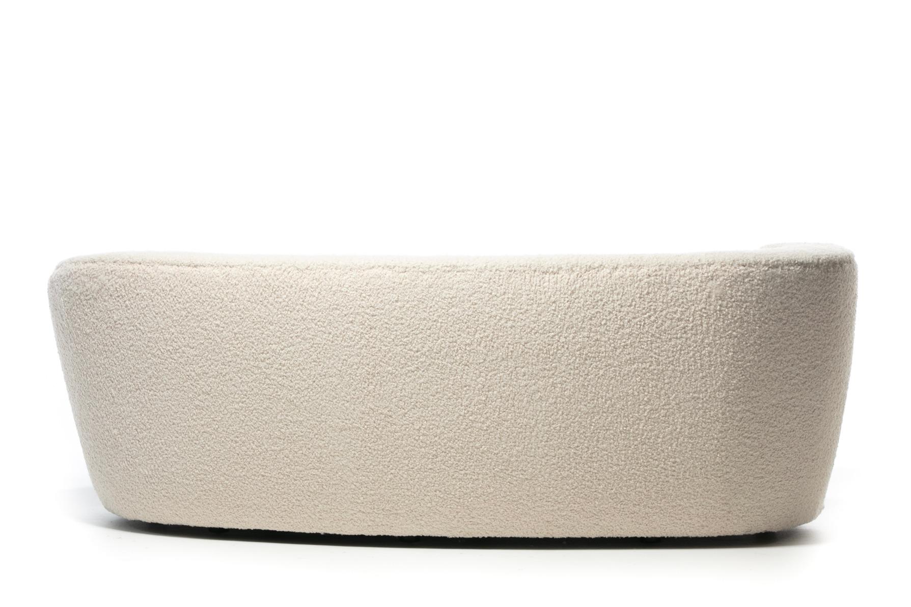 Vladimir Kagan Nautilus Sofa in Ivory White Bouclé by Directional, c. 1990 For Sale 4