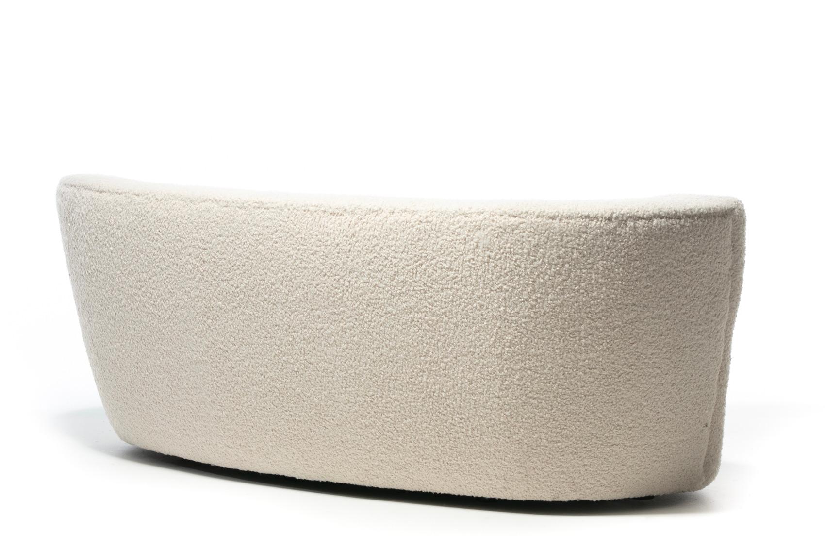 Vladimir Kagan Nautilus Sofa in Ivory White Bouclé by Directional, c. 1990 For Sale 5