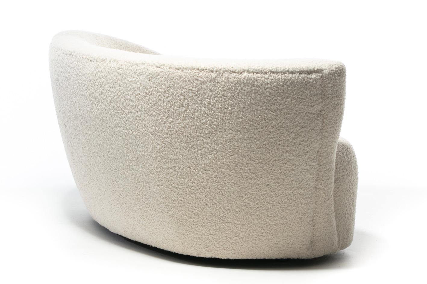 Vladimir Kagan Nautilus Sofa in Ivory White Bouclé by Directional, c. 1990 For Sale 6