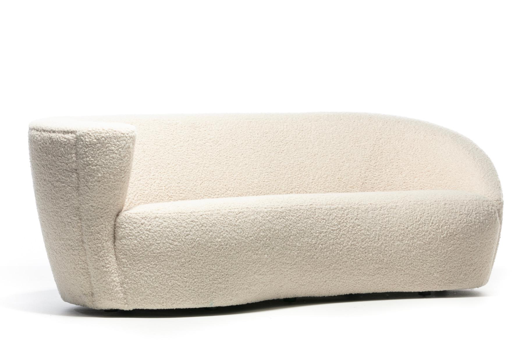 Vladimir Kagan Nautilus Sofa in Ivory White Bouclé by Directional, c. 1990 For Sale 8