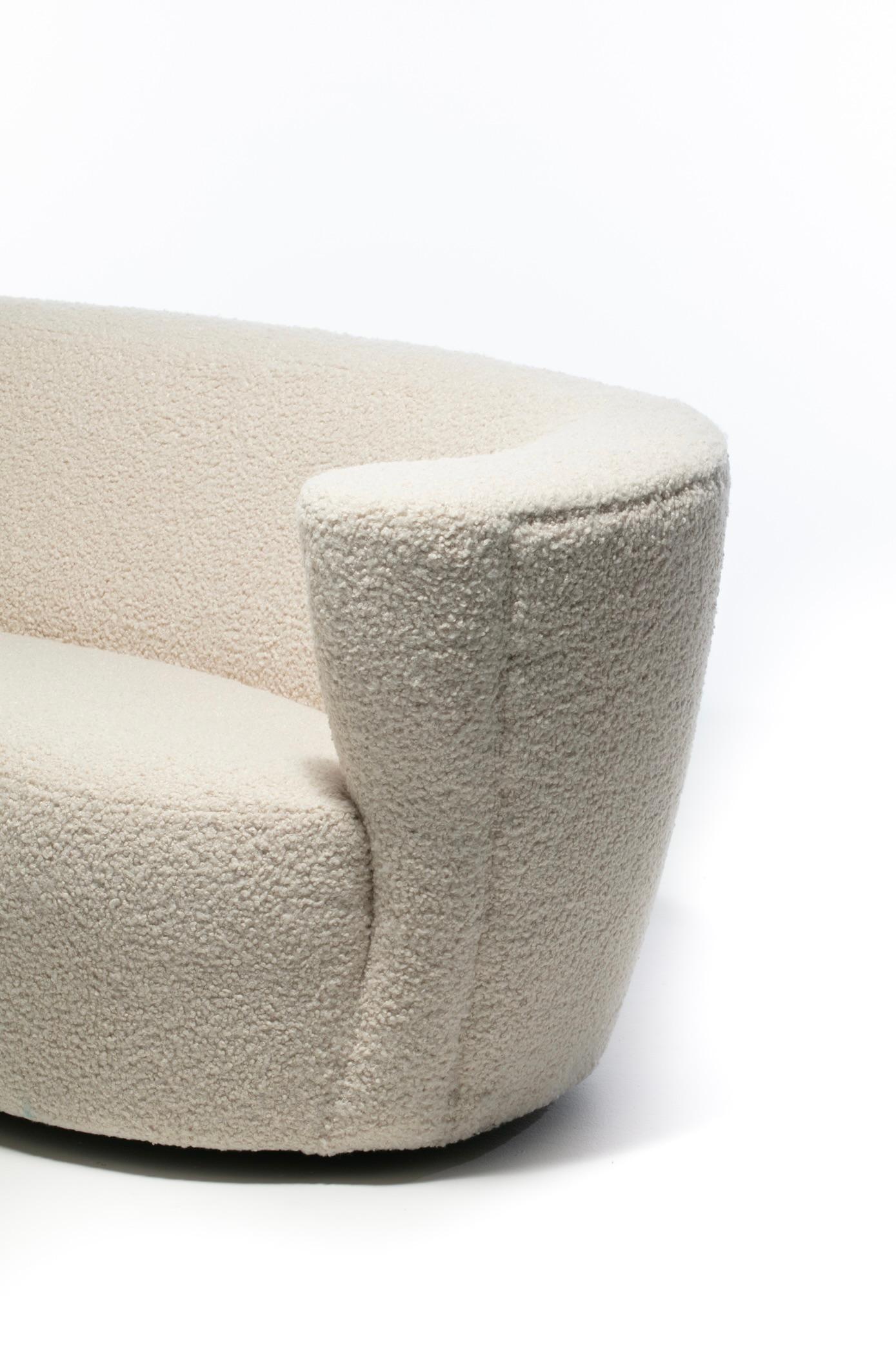 Vladimir Kagan Nautilus Sofa in Ivory White Bouclé by Directional, c. 1990 For Sale 9