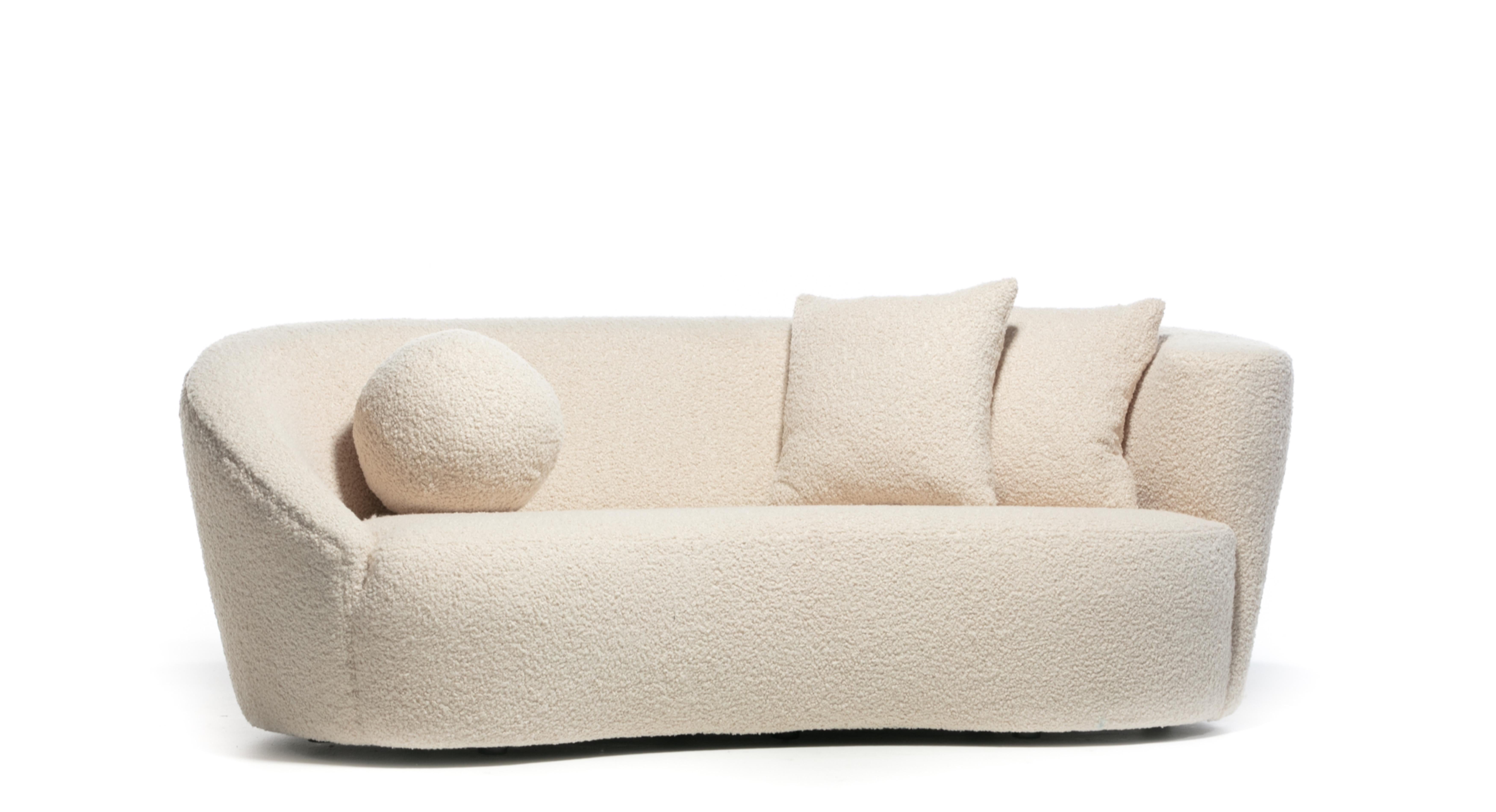 Vladimir Kagan Nautilus Sofa in Ivory White Bouclé by Directional, c. 1990 In Good Condition For Sale In Saint Louis, MO