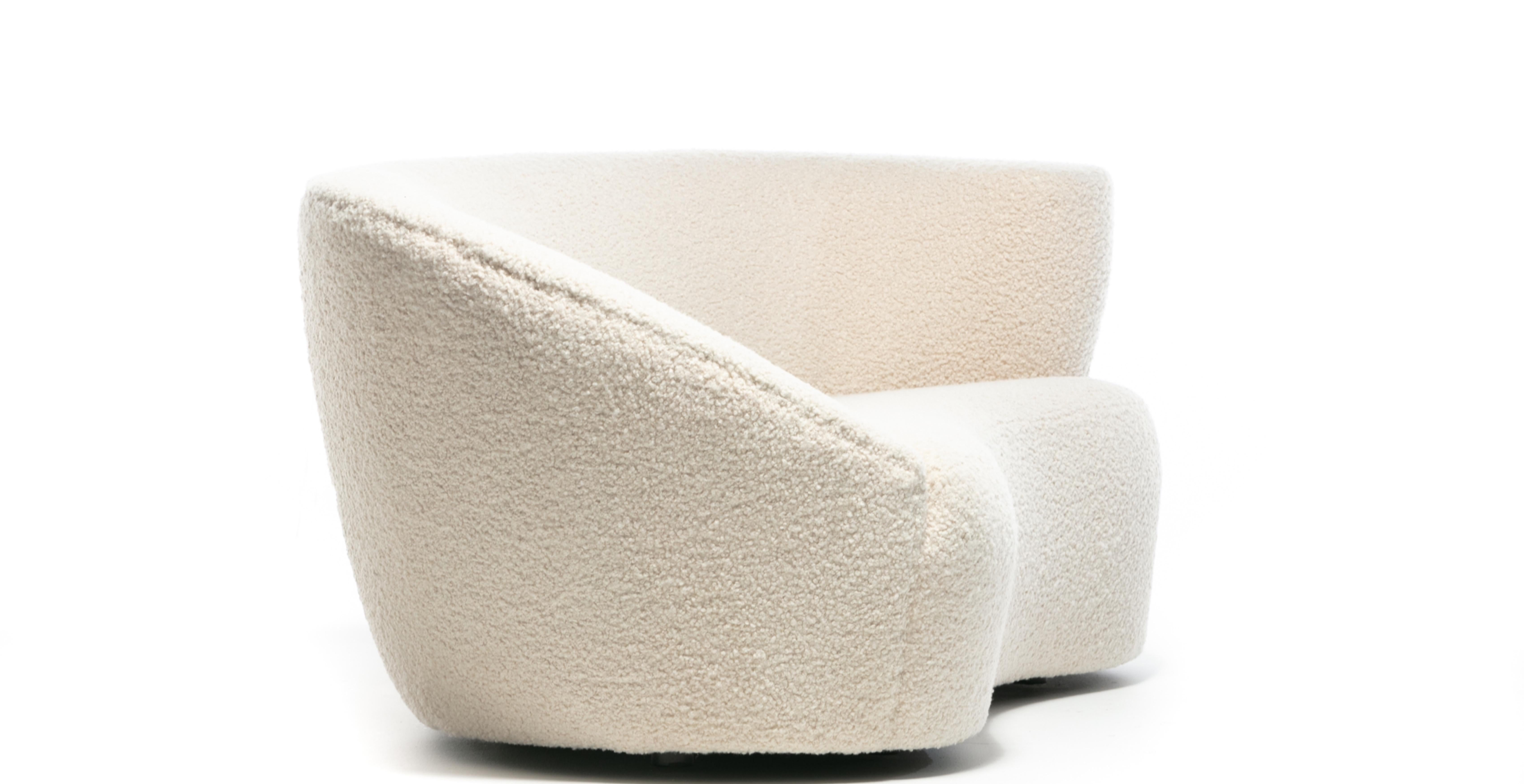 Vladimir Kagan Nautilus Sofa in Ivory White Bouclé by Directional, c. 1990 For Sale 1