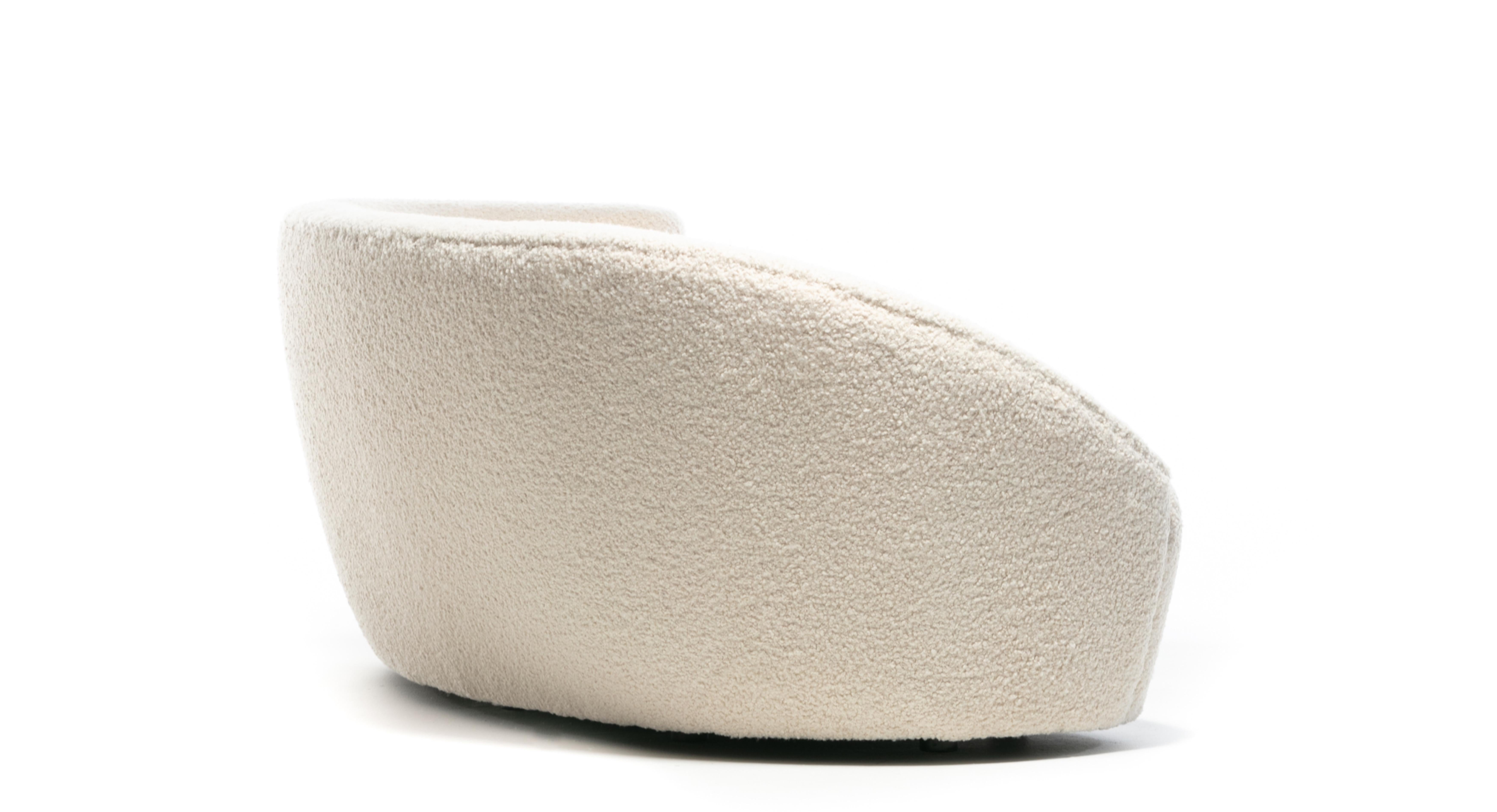 Vladimir Kagan Nautilus Sofa in Ivory White Bouclé by Directional, c. 1990 For Sale 2