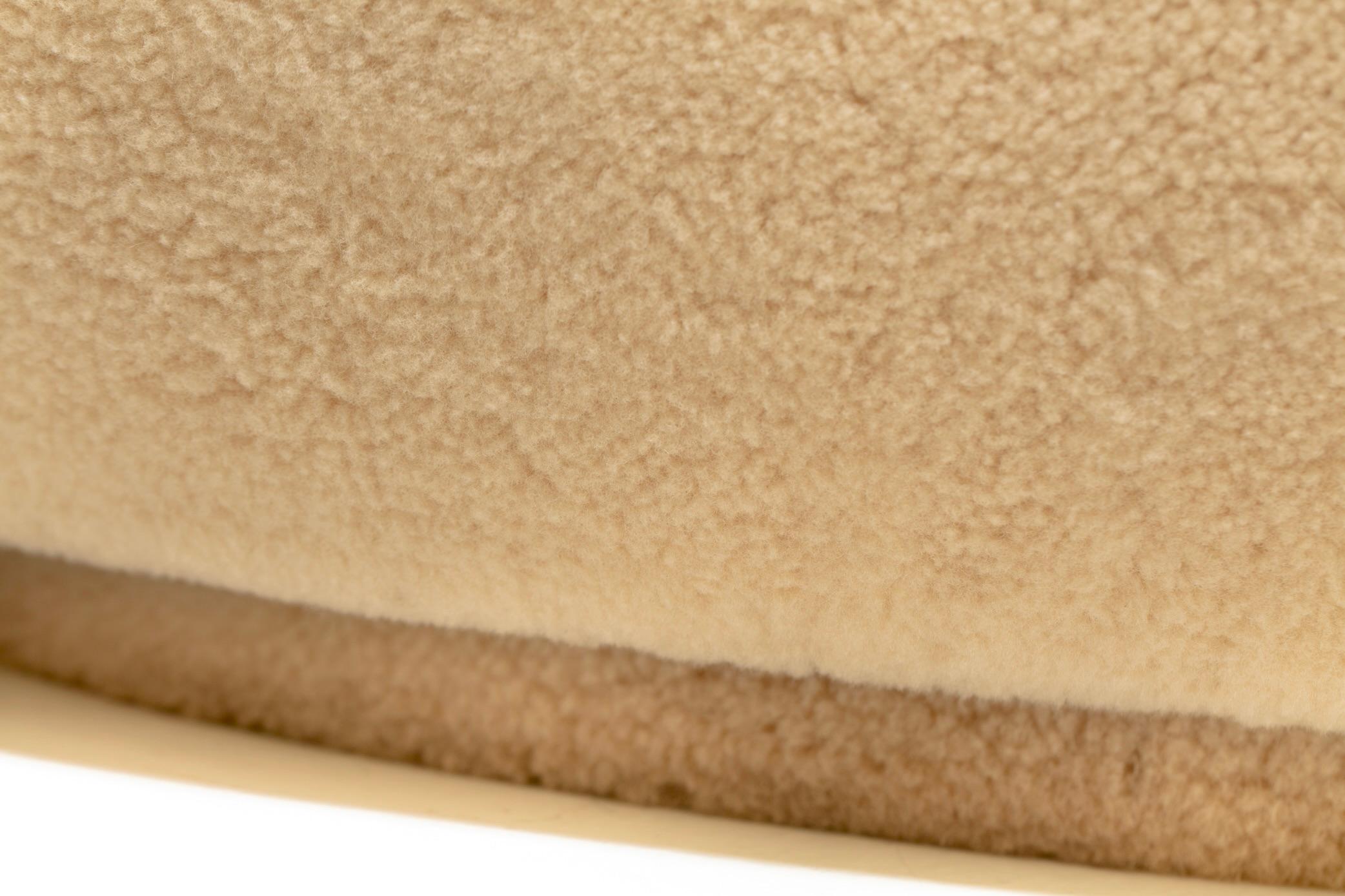 Vladimir Kagan - Chaises pivotantes et ottomanes Nautilus en shearling Butterscotch en vente 9
