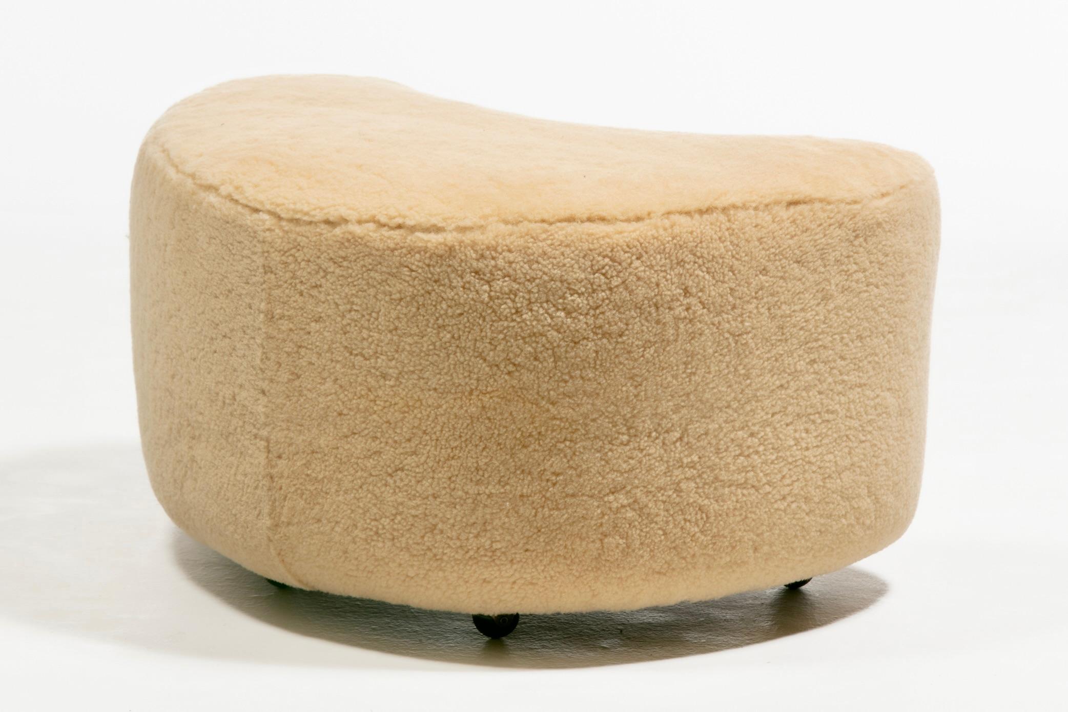 Vladimir Kagan - Chaises pivotantes et ottomanes Nautilus en shearling Butterscotch en vente 12