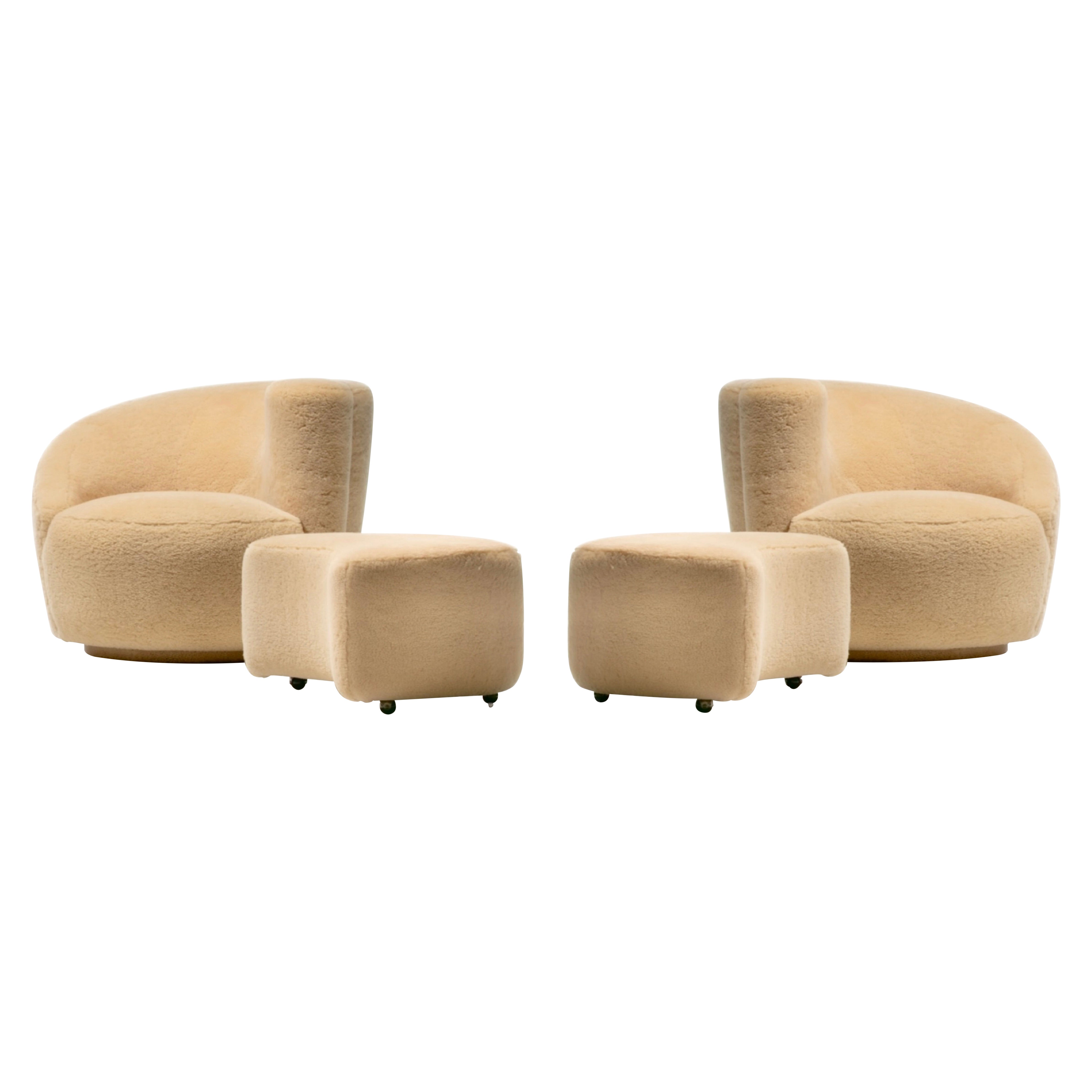 Chaises et poufs pivotants Nautilus de Vladimir Kagan en shearling Butterscotch