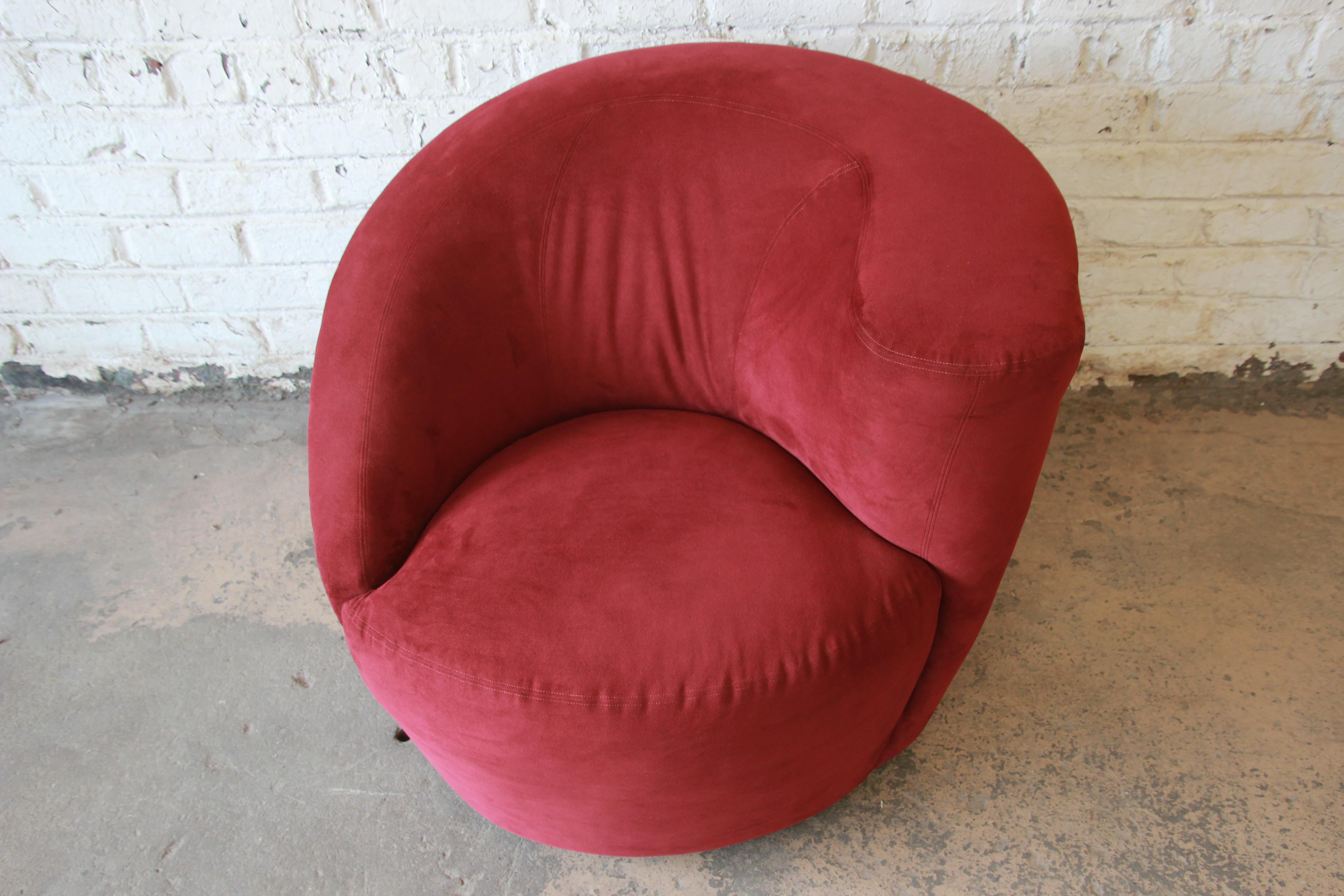 Vladimir Kagan Nautilus Swivel Club Chair for Directional In Good Condition In South Bend, IN