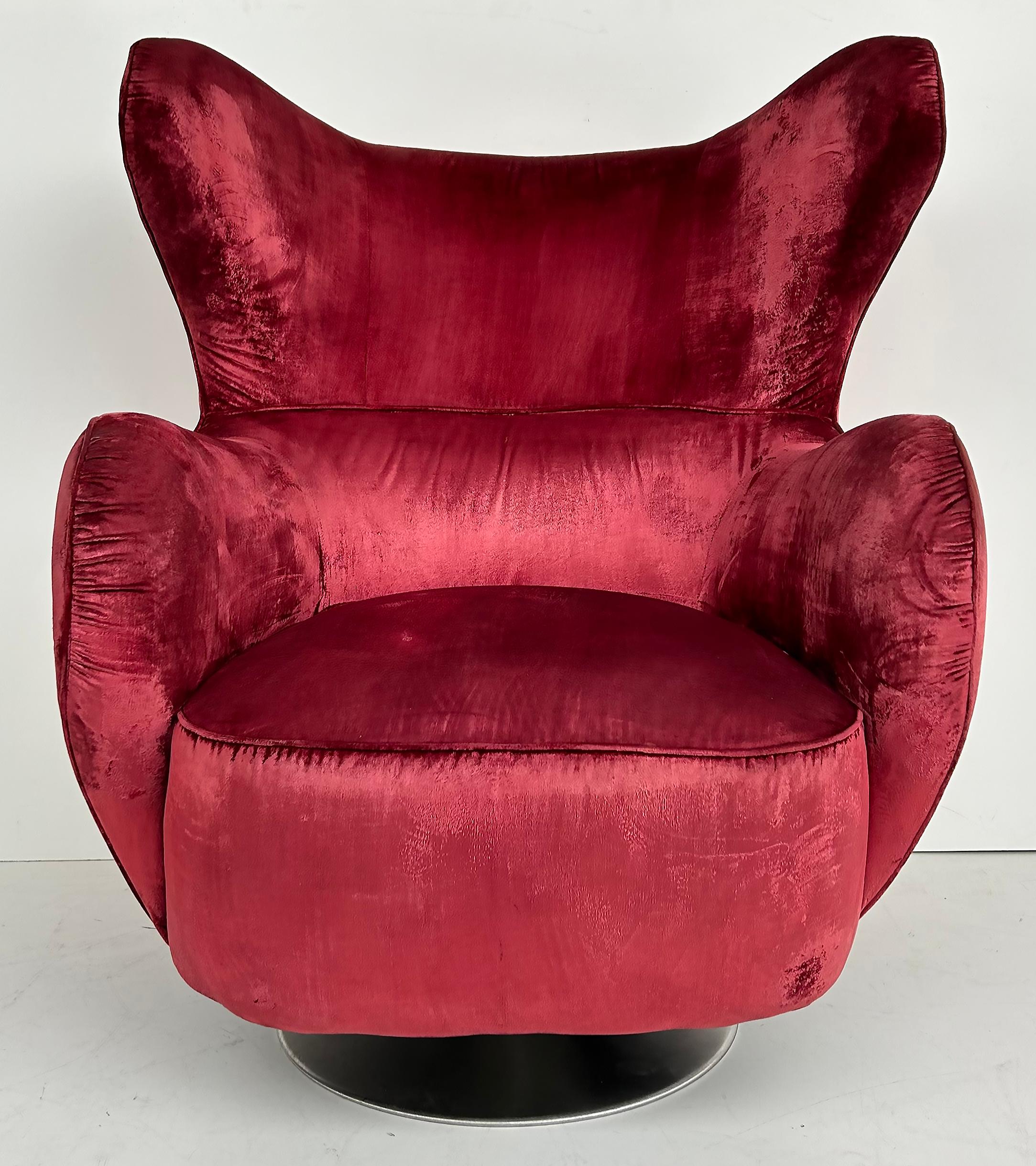 Vladimir Kagan New York Collection Swivel Chair with Original Upholstery

Offered for sale is an original Vladimir Kagan  