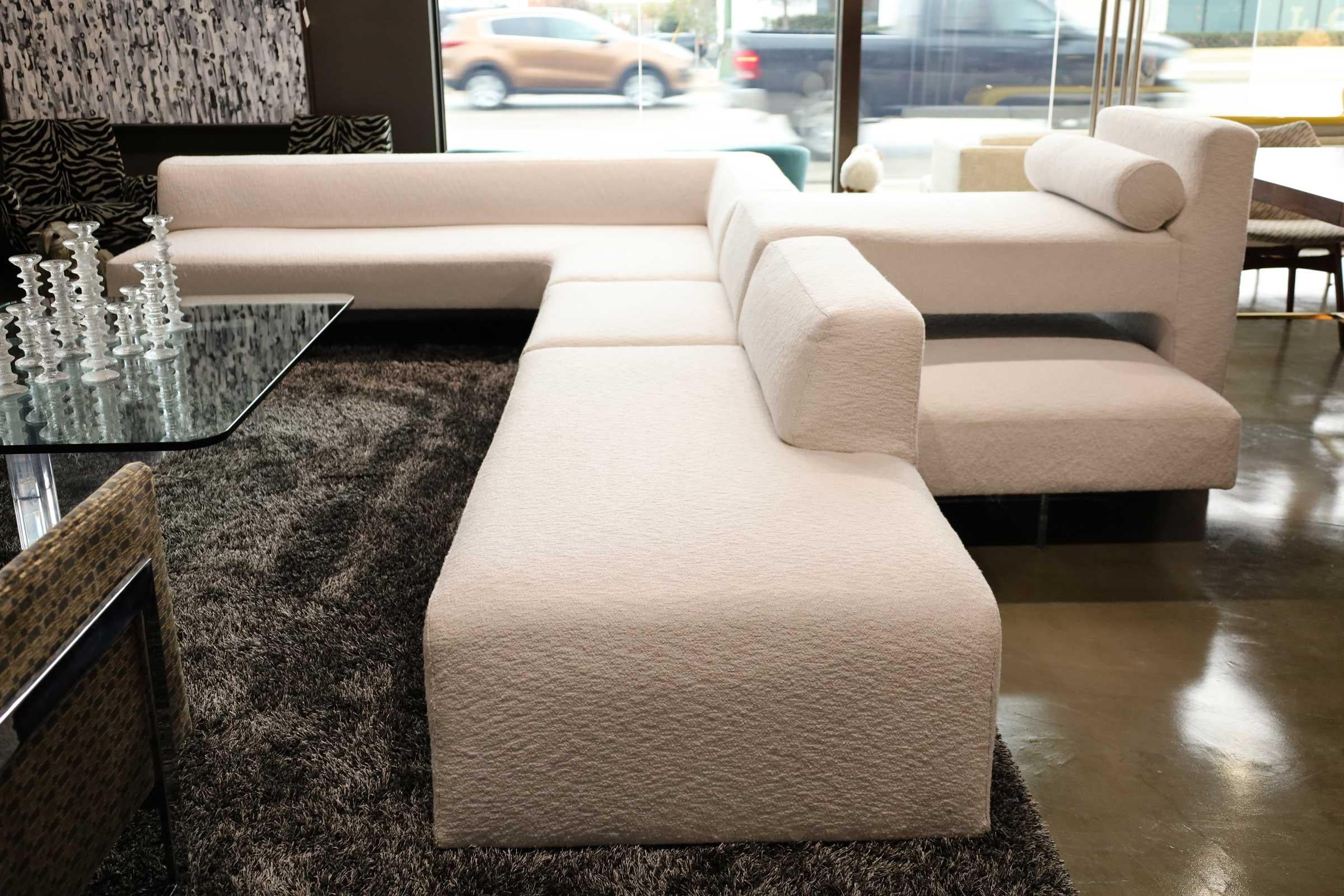 Vladimir Kagan Omnibus Sofa in Holly Hunt Great Outdoors White Boucle' For Sale 6