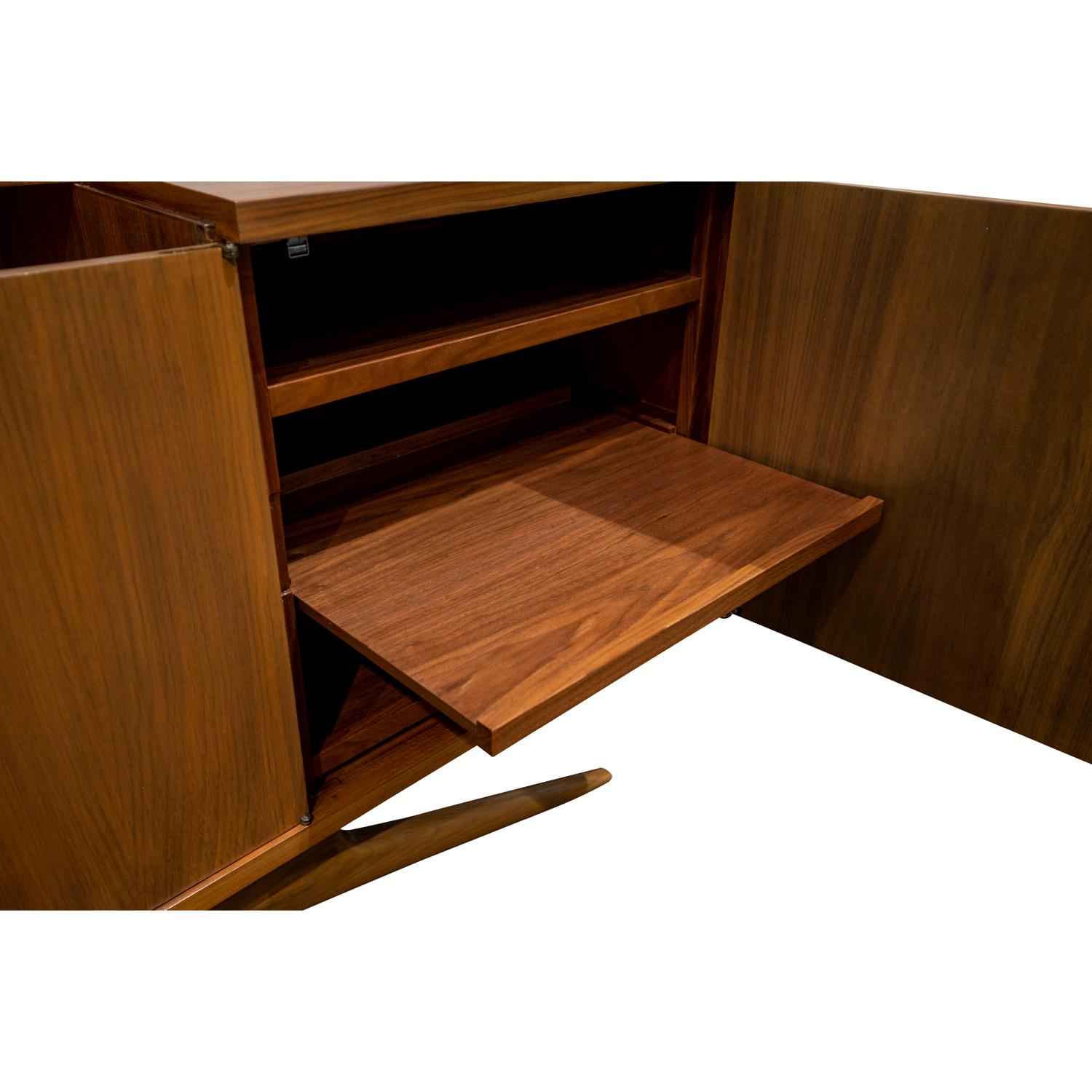 Vladimir Kagan One-of-a-Kind Credenza with Carved Center Panels 1940s (Signed) For Sale 2