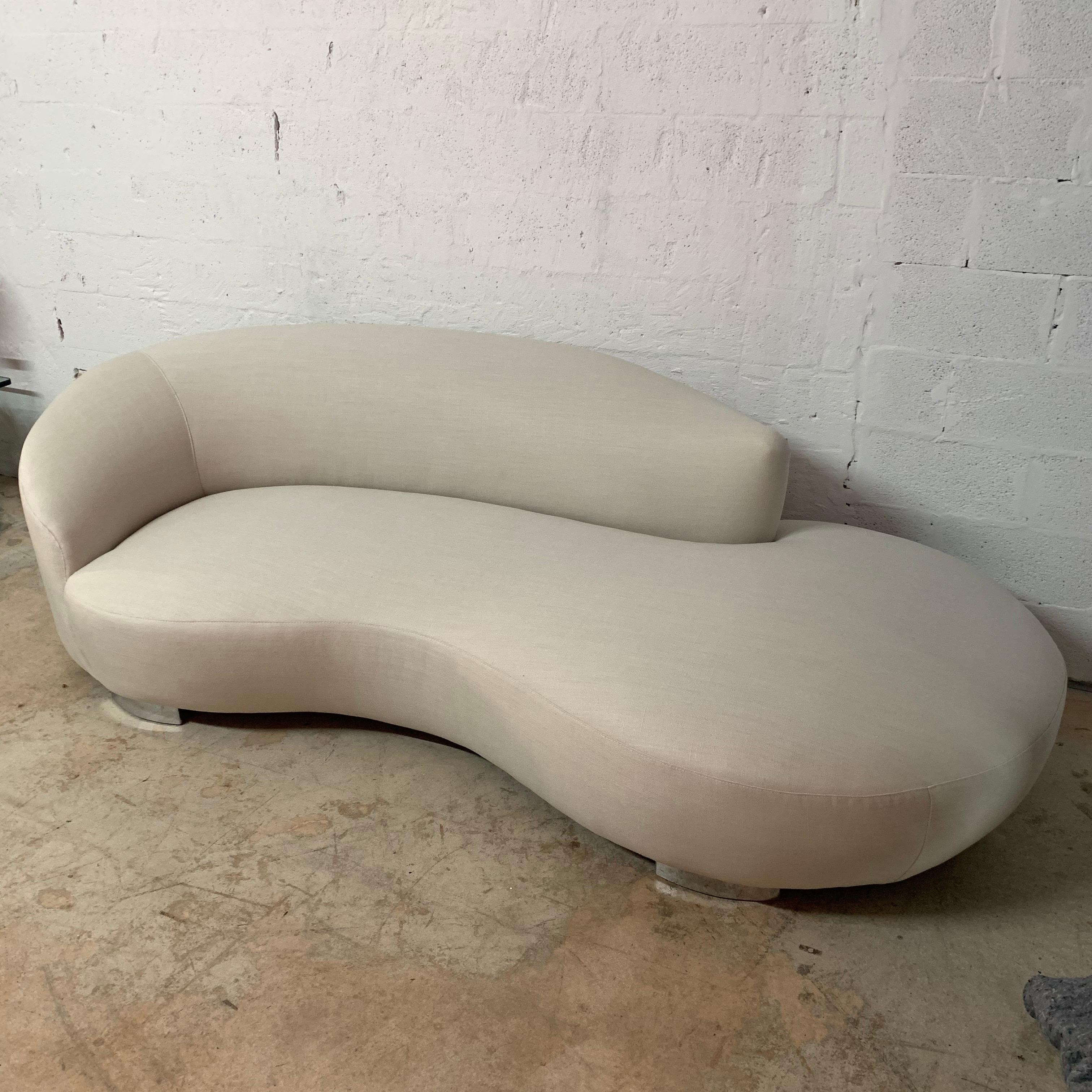 kidney shaped chaise lounge