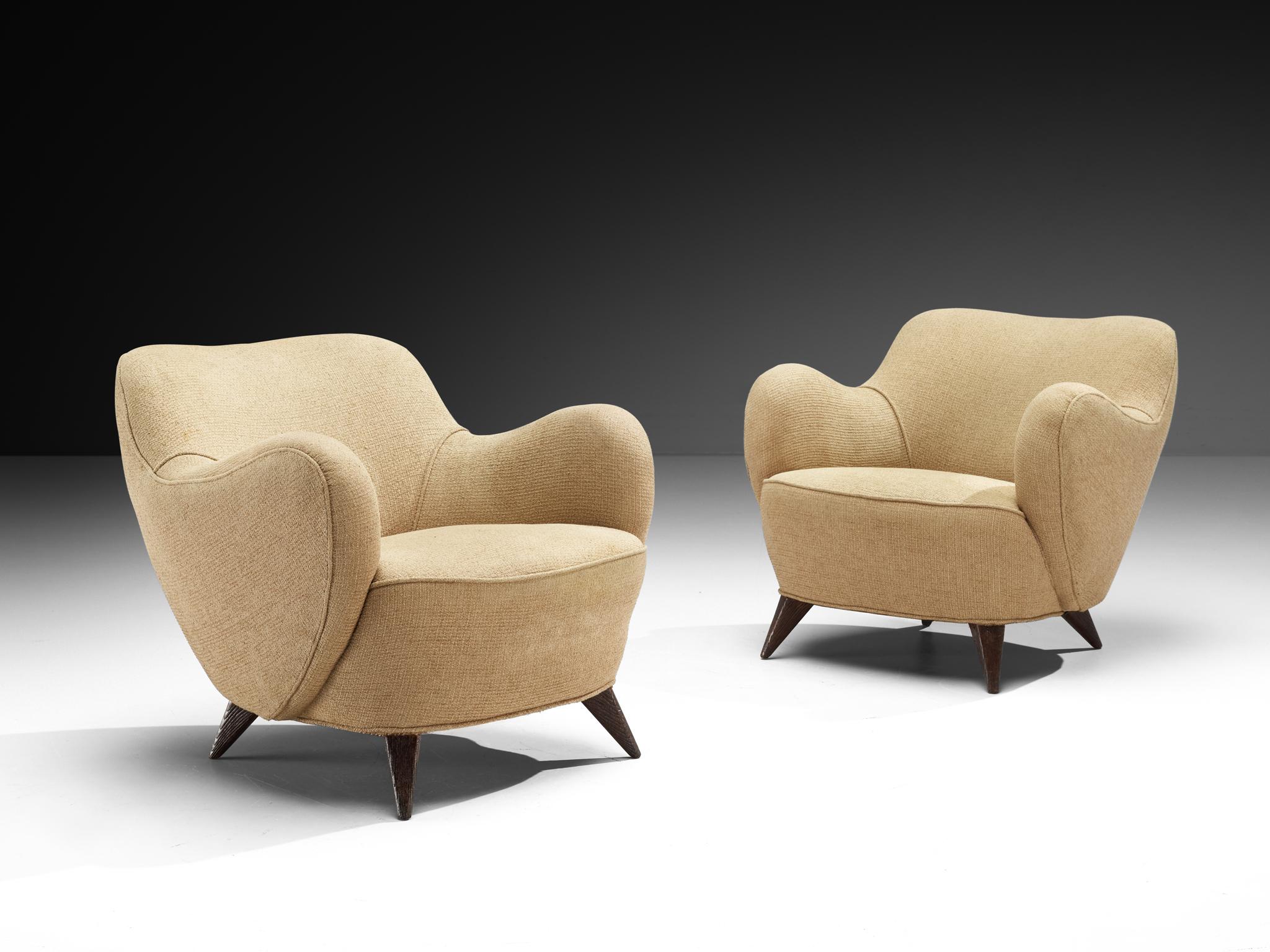Vladimir Kagan, paire de fauteuils 'Barrel', modèle '100A', tissu, chêne, États-Unis, design 1947 

La chaise Barrel, présentée pour la première fois par Vladimir Kagan en 1947, est une étude du volume sensuel et du confinement sculptural. La forme