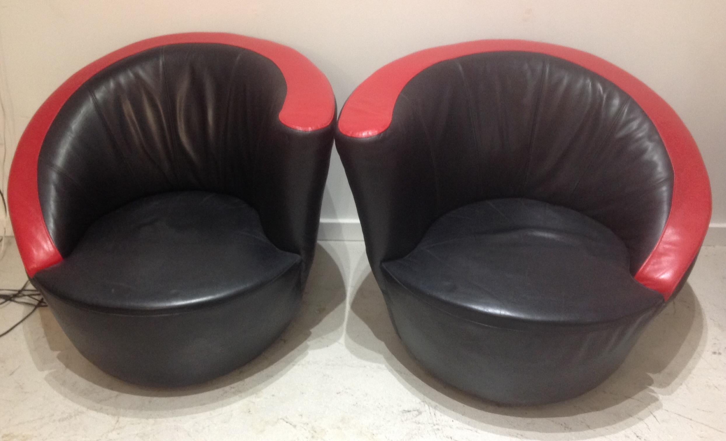 Vladimir Kagan Pair of Black and Red Leather Swivel Lounge Chairs In Good Condition For Sale In Keego Harbor, MI