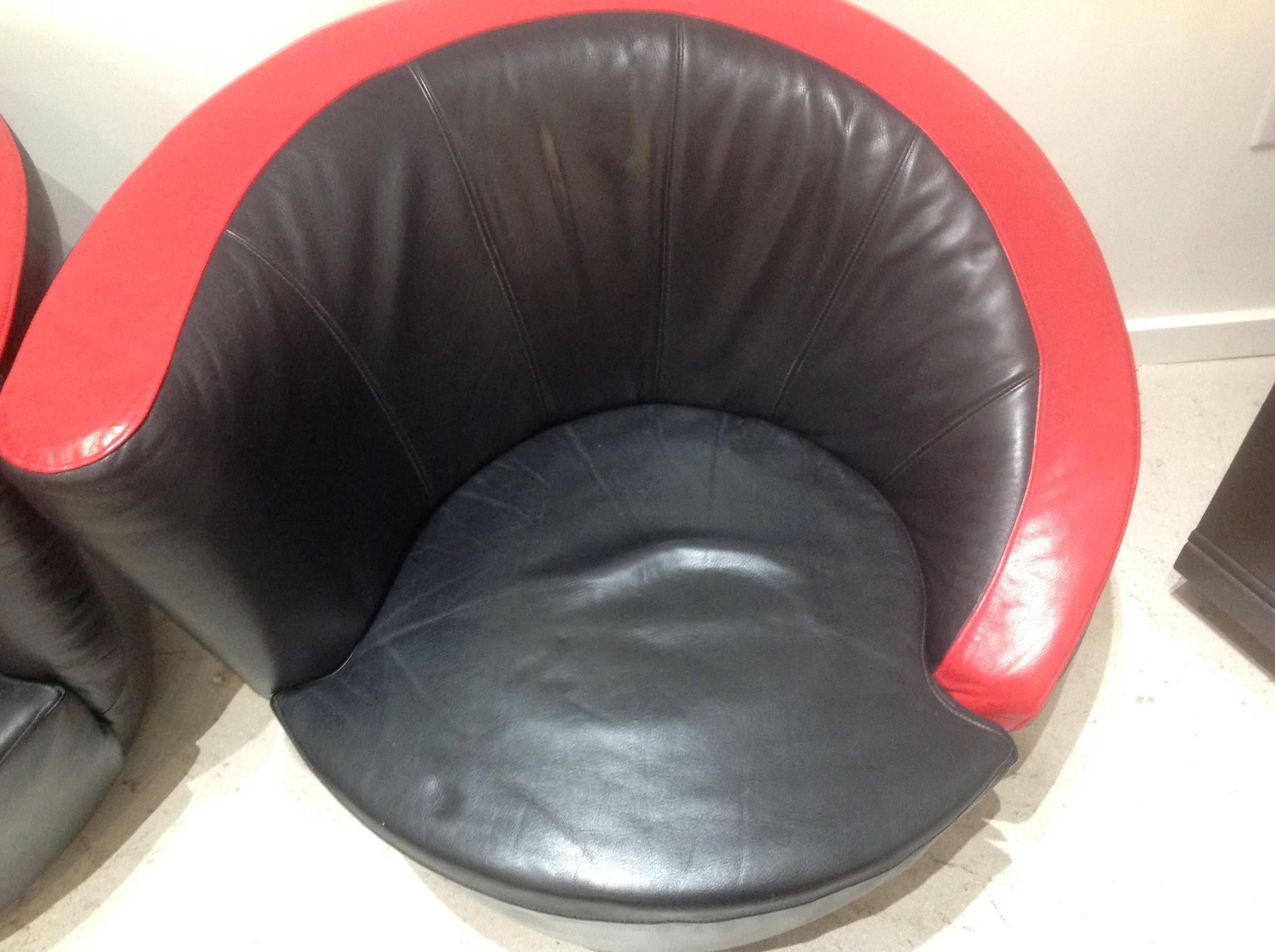 Late 20th Century Vladimir Kagan Pair of Black and Red Leather Swivel Lounge Chairs For Sale