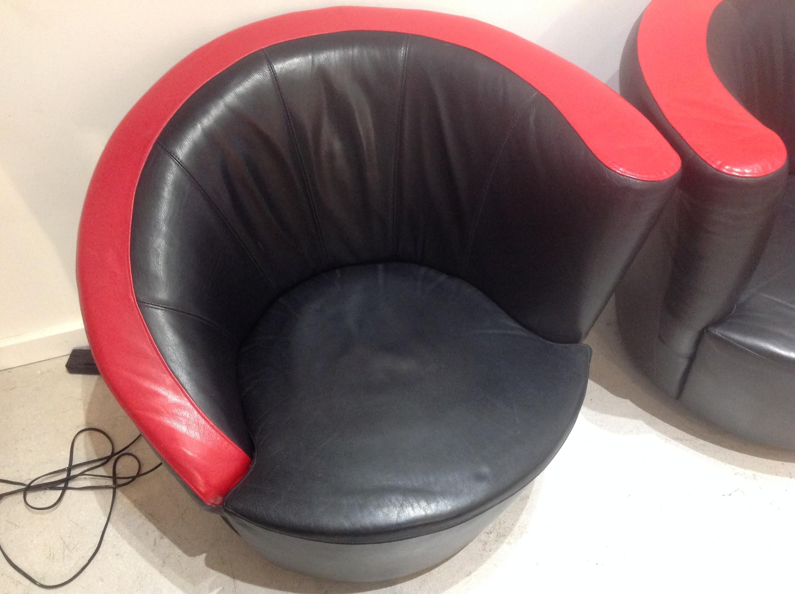 Vladimir Kagan Pair of Black and Red Leather Swivel Lounge Chairs For Sale 1