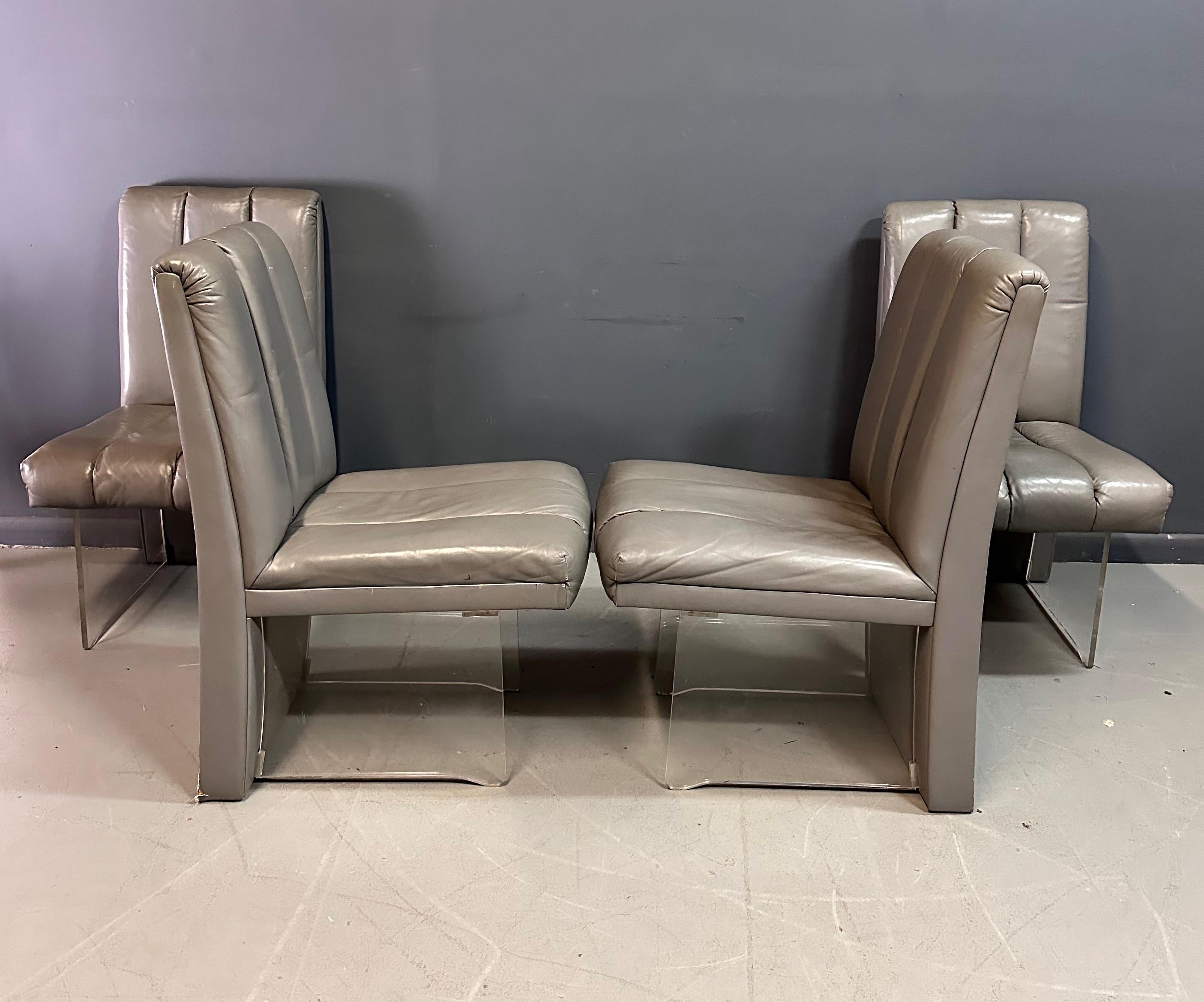 Vladimir Kagan Pair of Clos Dining Chairs with Arms and Lucite Legs Mid Century  For Sale 5