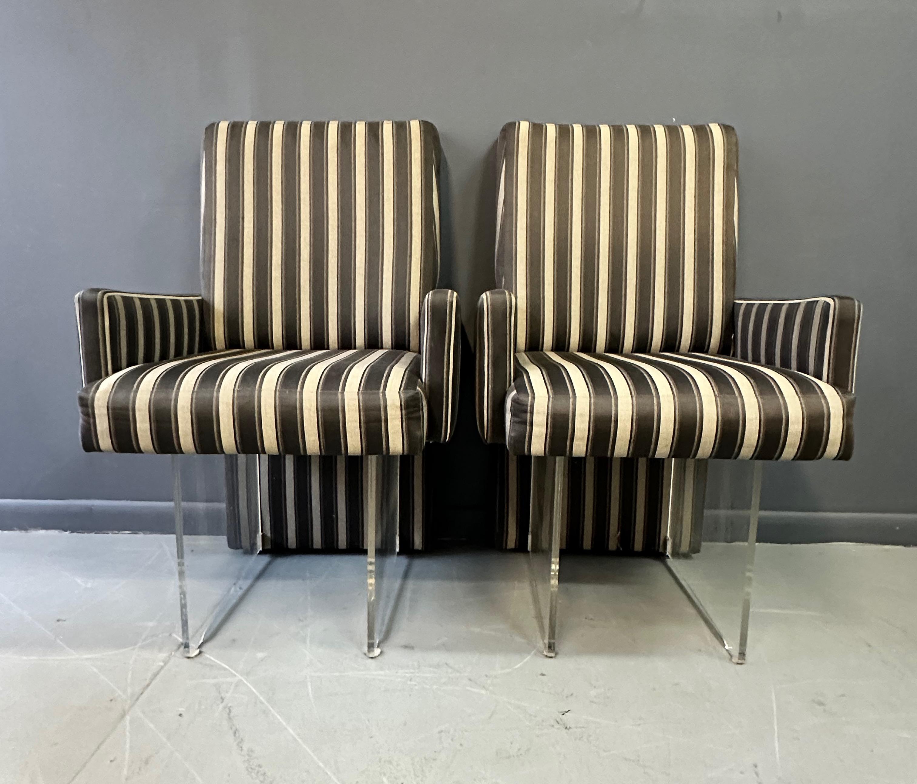 Vladimir Kagan Pair of Clos Dining Chairs with Arms and Lucite Legs Mid Century  In Good Condition For Sale In Philadelphia, PA