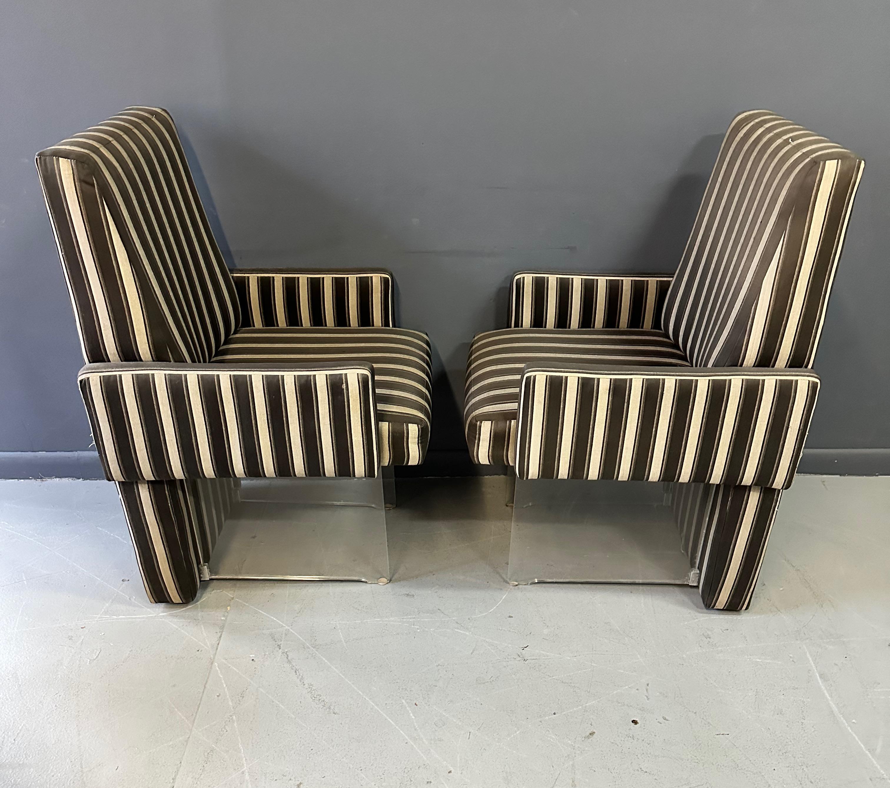 20th Century Vladimir Kagan Pair of Clos Dining Chairs with Arms and Lucite Legs Mid Century  For Sale