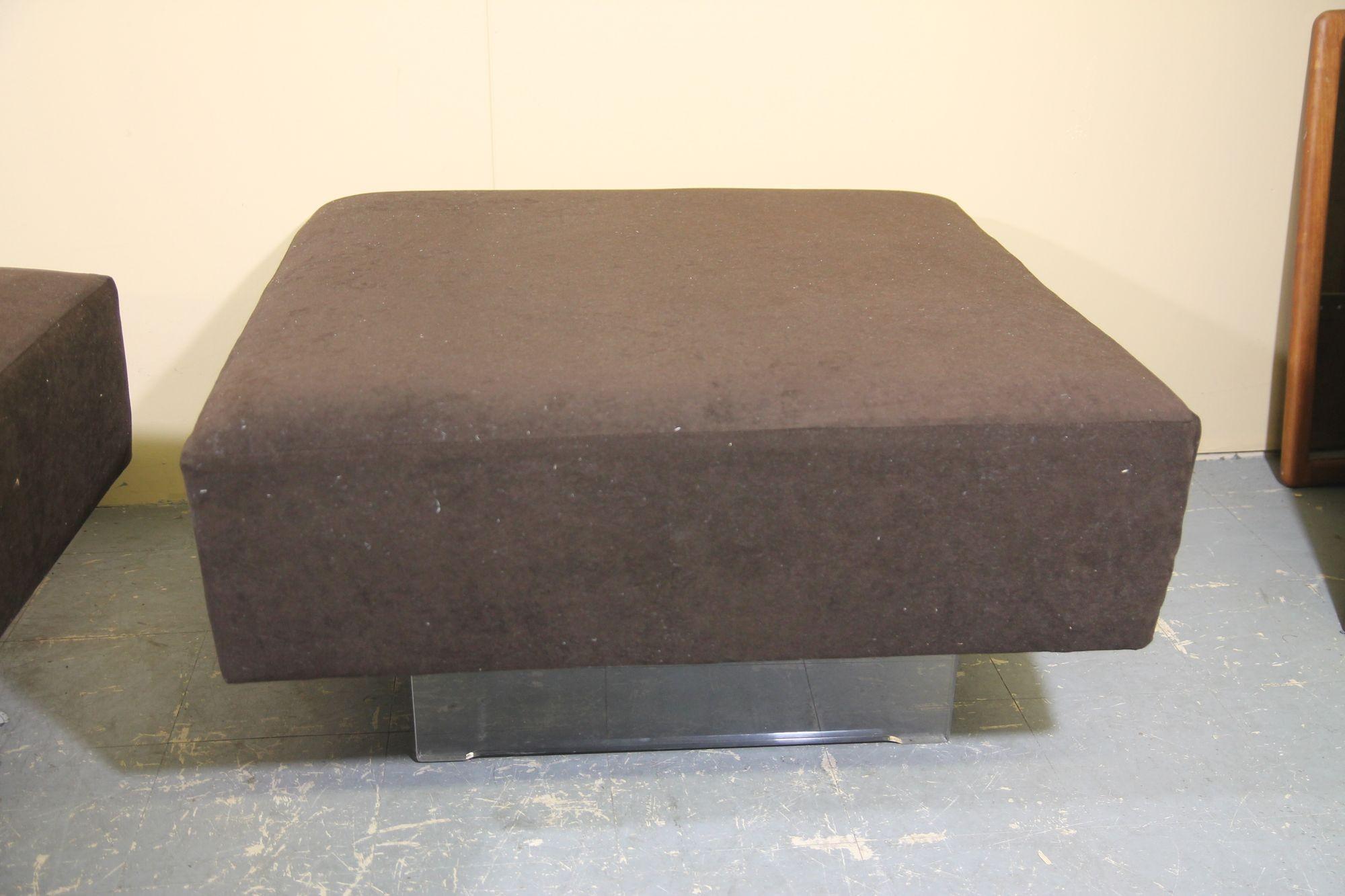 American Vladimir Kagan pair of Omnibus ottomans