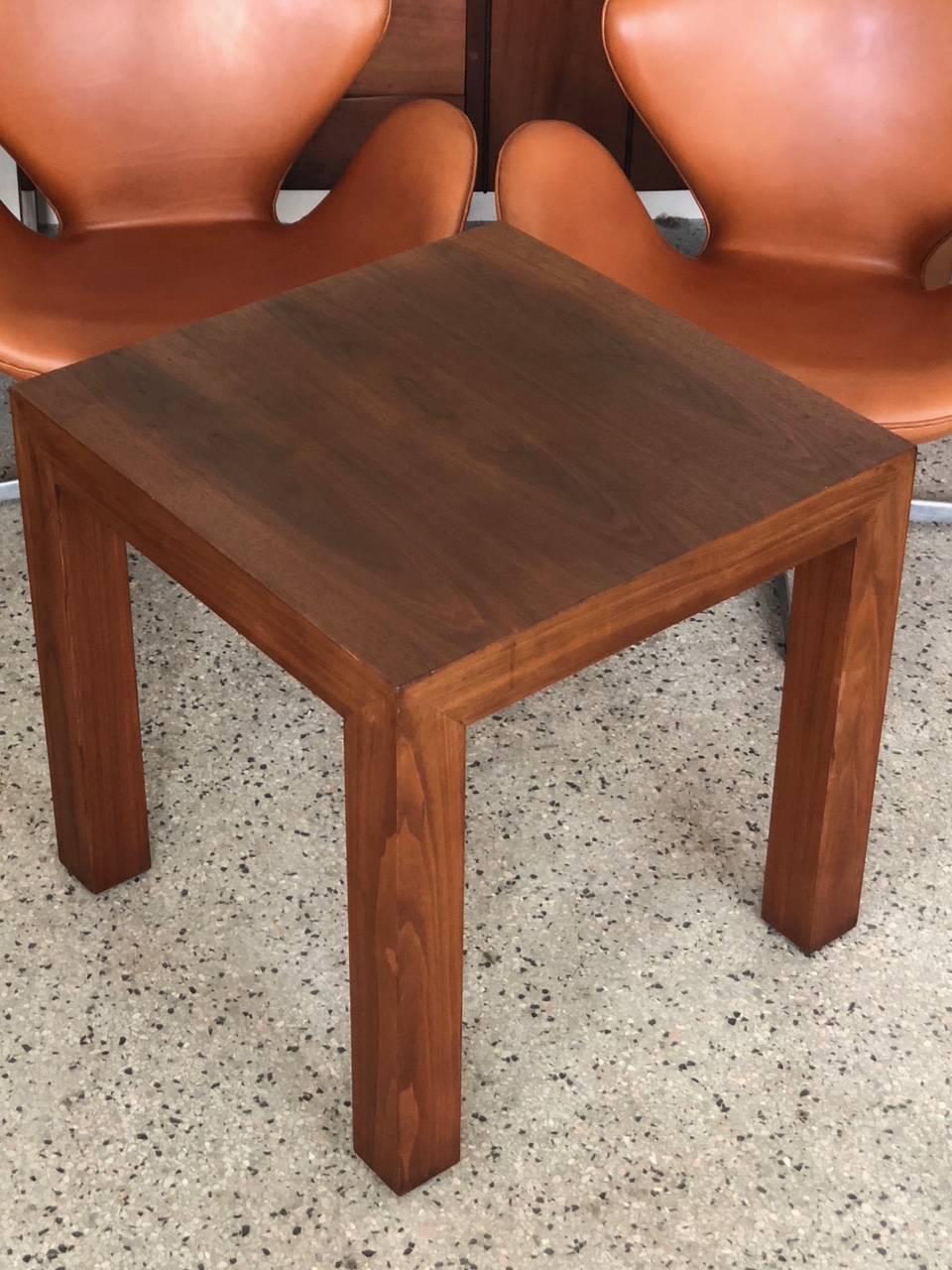 A signed Vladimir Kagan parsons square shaped table. Nicely figured walnut, measuring approx. 25 x 25 x 24.75