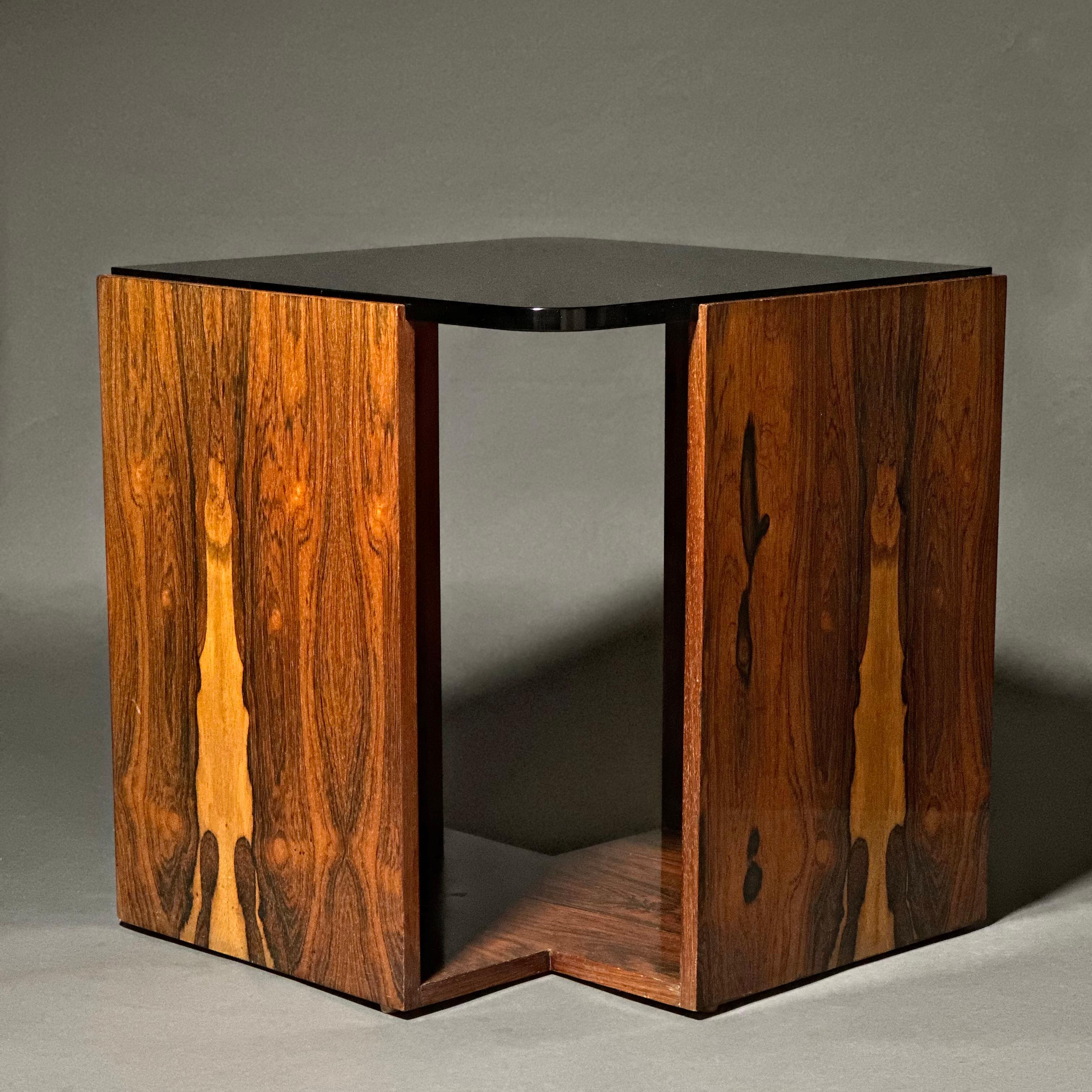 Mid-Century Modern Table d'appoint Vladimir Kagan en bois de rose, Kagan-Dreyfuss, vers 1950 en vente