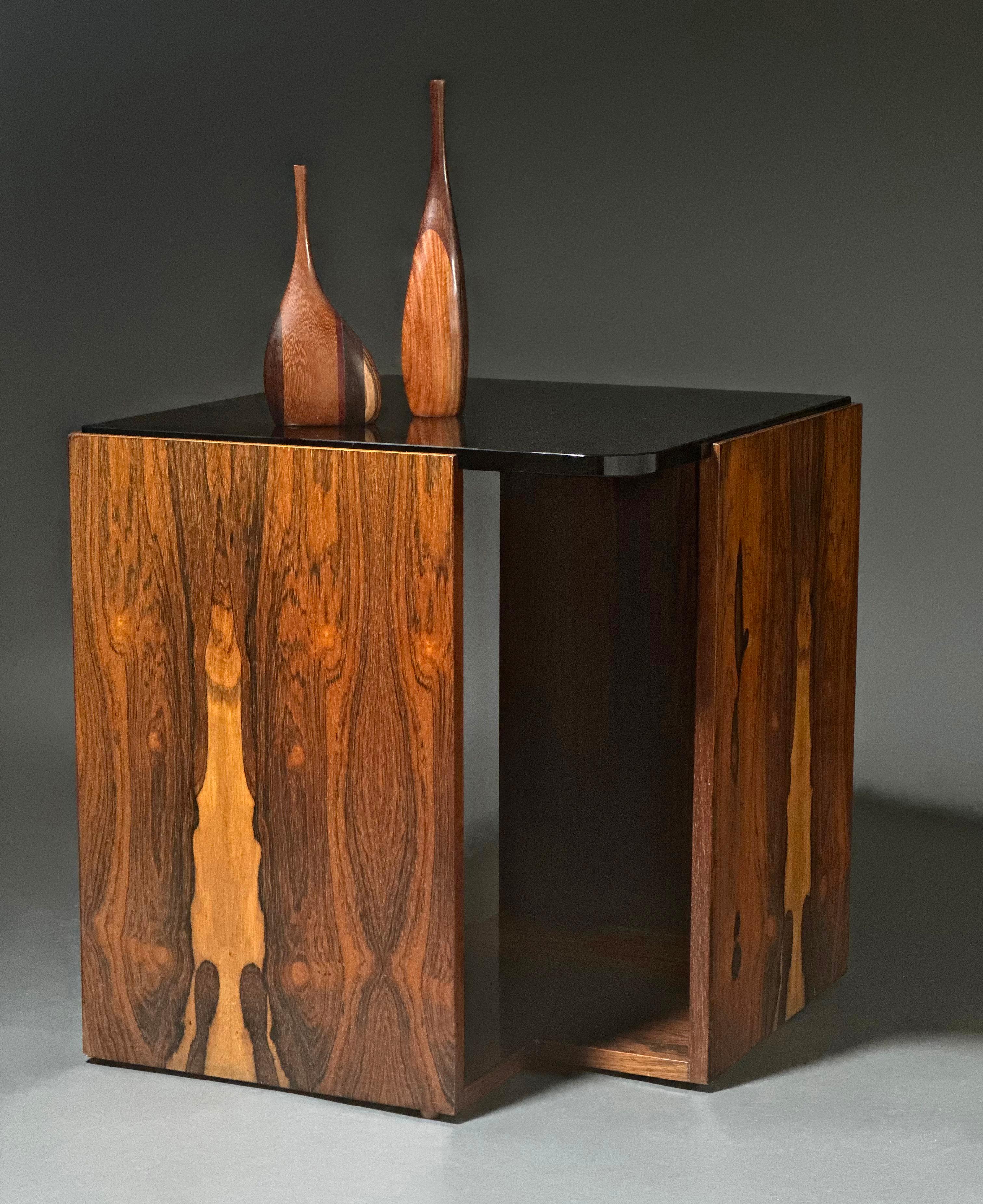 Table d'appoint Vladimir Kagan en bois de rose, Kagan-Dreyfuss, vers 1950 Bon état - En vente à Brooklyn, NY
