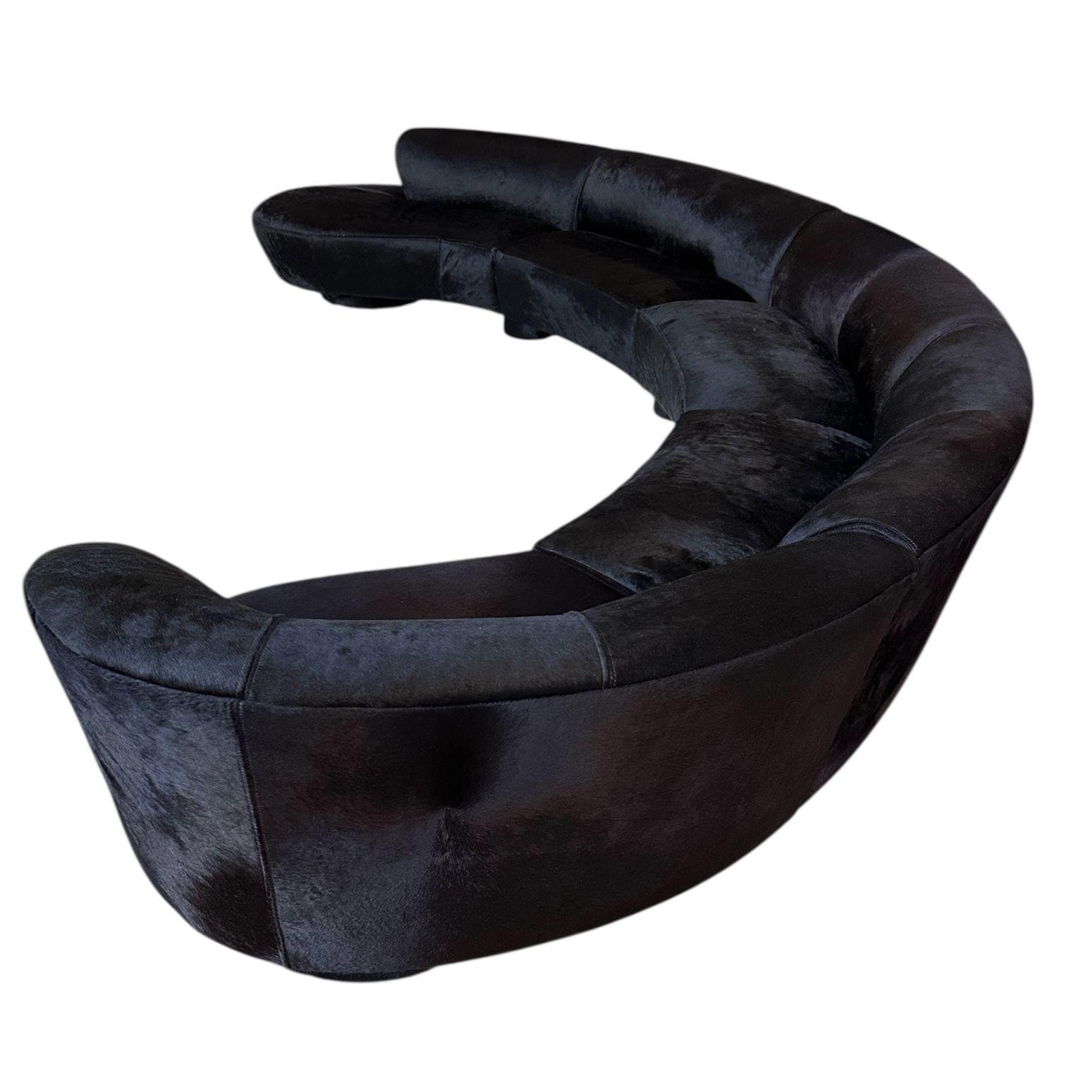 Vladimir Kagan Pony Skin Serpentine Sektional, 1990er Jahre.  Die Sitzgruppe ist 5-teilig und komplett original.
Maße 28,5