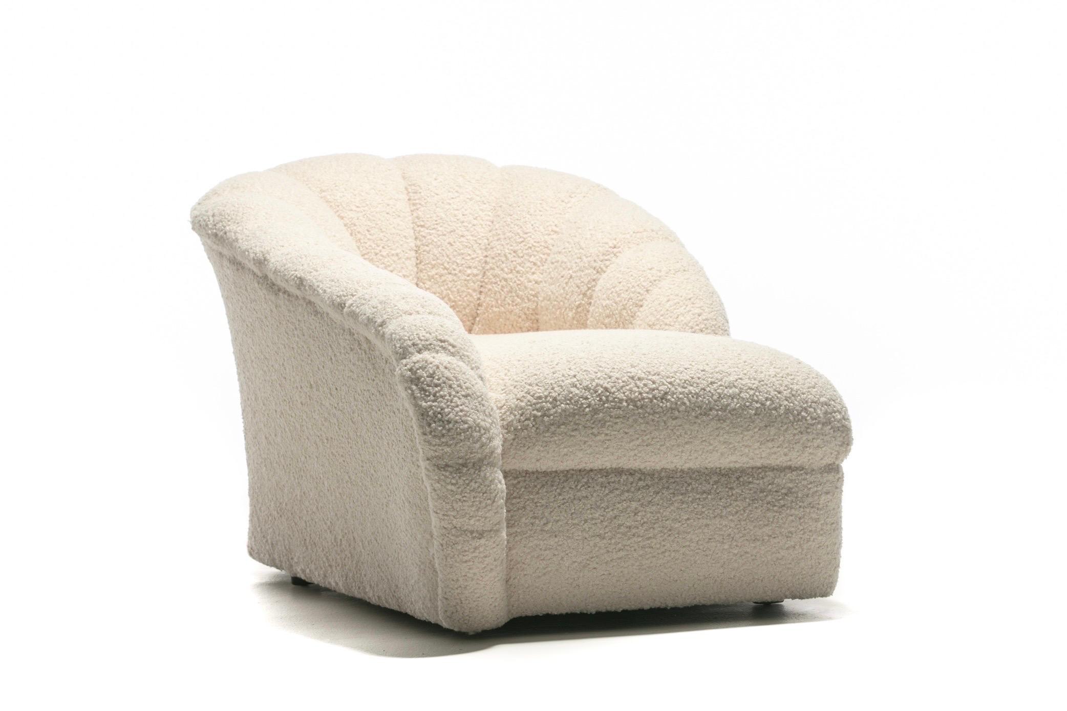 American Vladimir Kagan Post Modern Clam Chaise Lounge in Soft Ivory White Bouclé 1980s For Sale