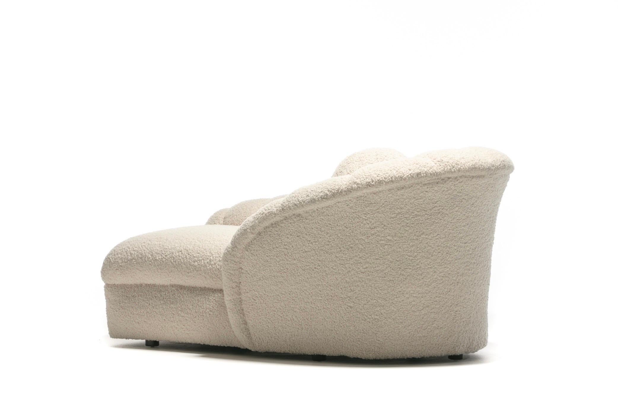 Vladimir Kagan Post Modern Clam Chaise Lounge in Soft Ivory White Bouclé 1980s For Sale 2