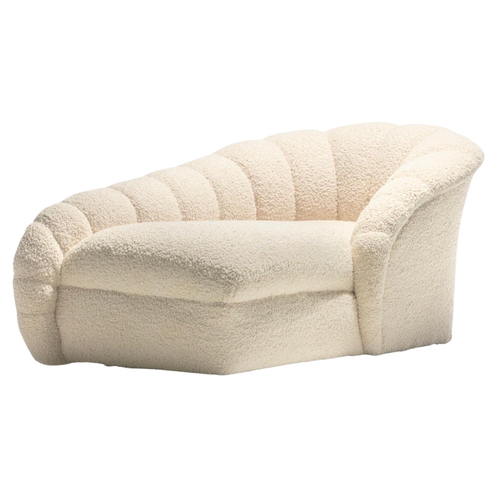 Vladimir Kagan Post Modern Clam Chaise Lounge in Soft Ivory White Bouclé 1980s