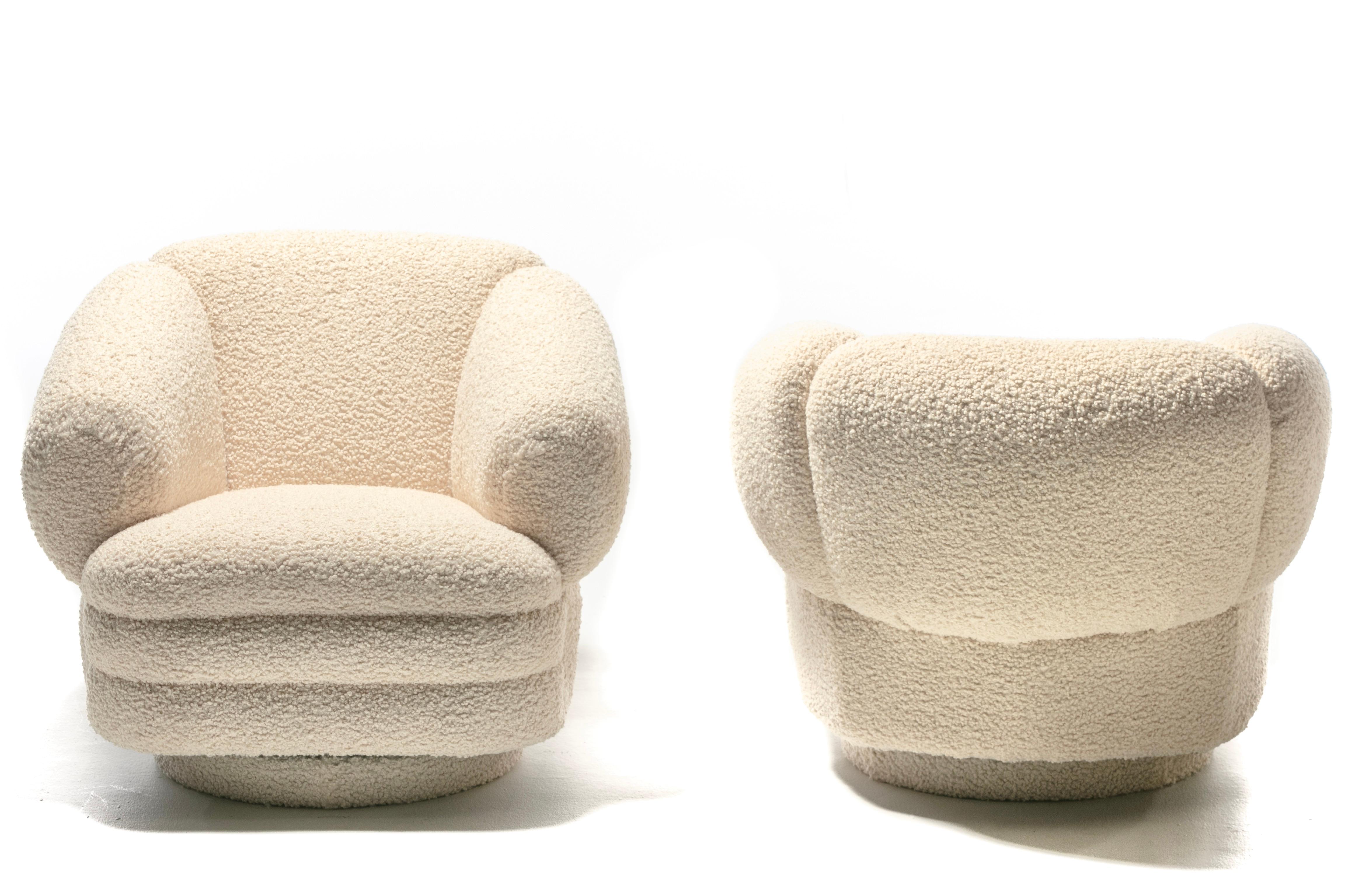 Vladimir Kagan Post Modern Ivory Bouclé Swivel Chairs & Ottoman for Directional In Good Condition For Sale In Saint Louis, MO