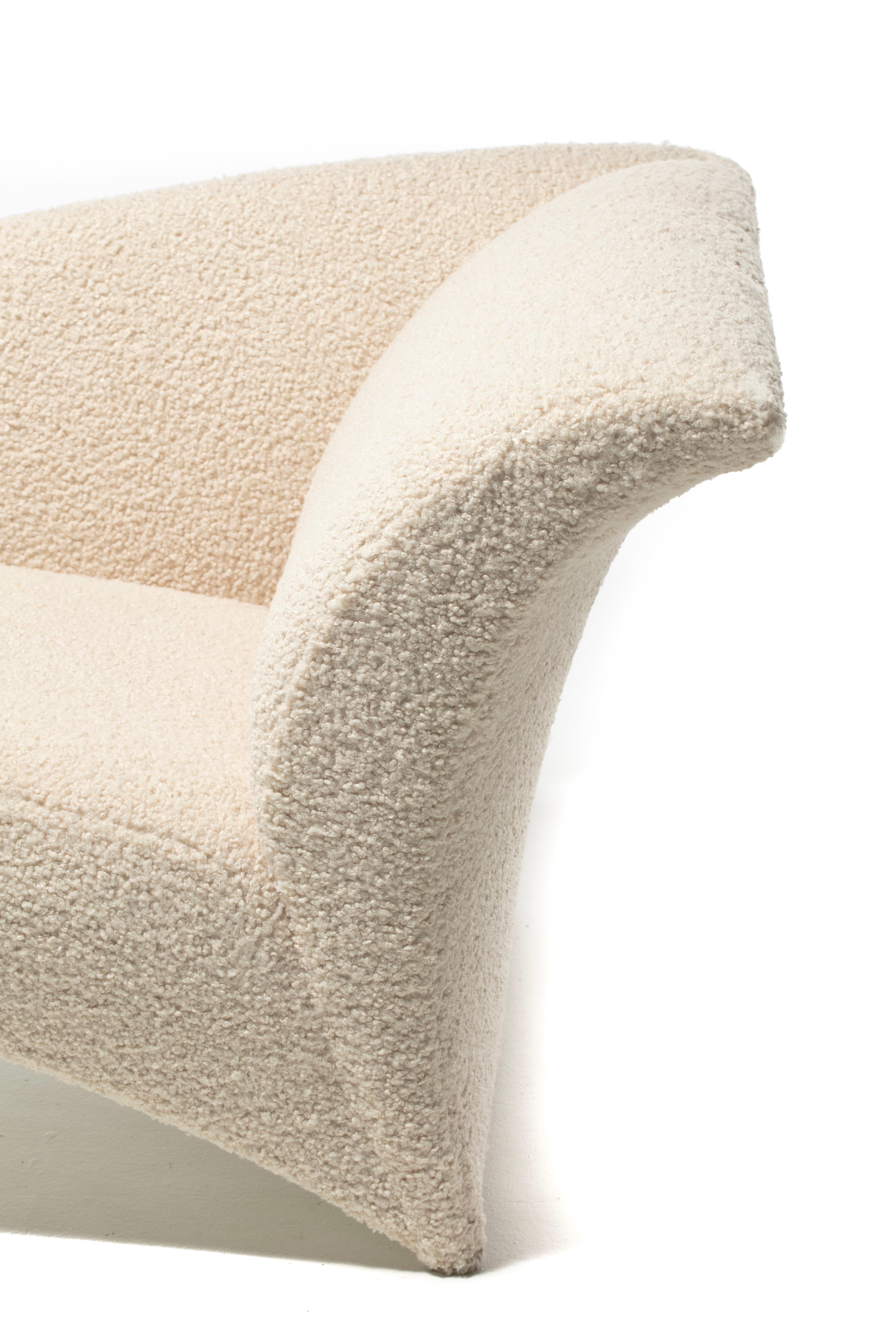 Vladimir Kagan Post Modern Marilyn Chaise Lounge in Ivory White Bouclé c. 1986 For Sale 4
