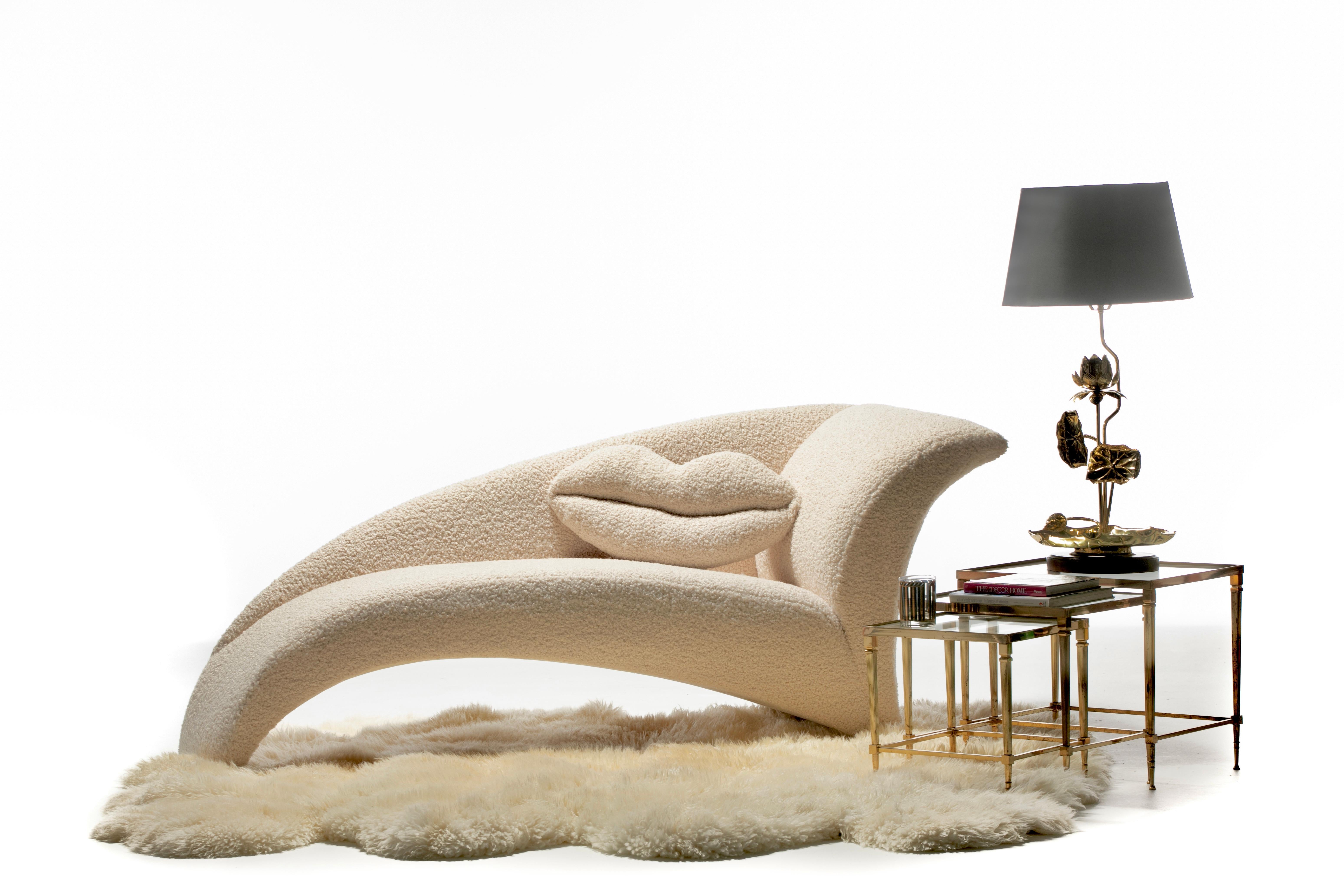 Vladimir Kagan Post Modern Marilyn Chaise Lounge in Ivory White Bouclé c. 1986 For Sale 10