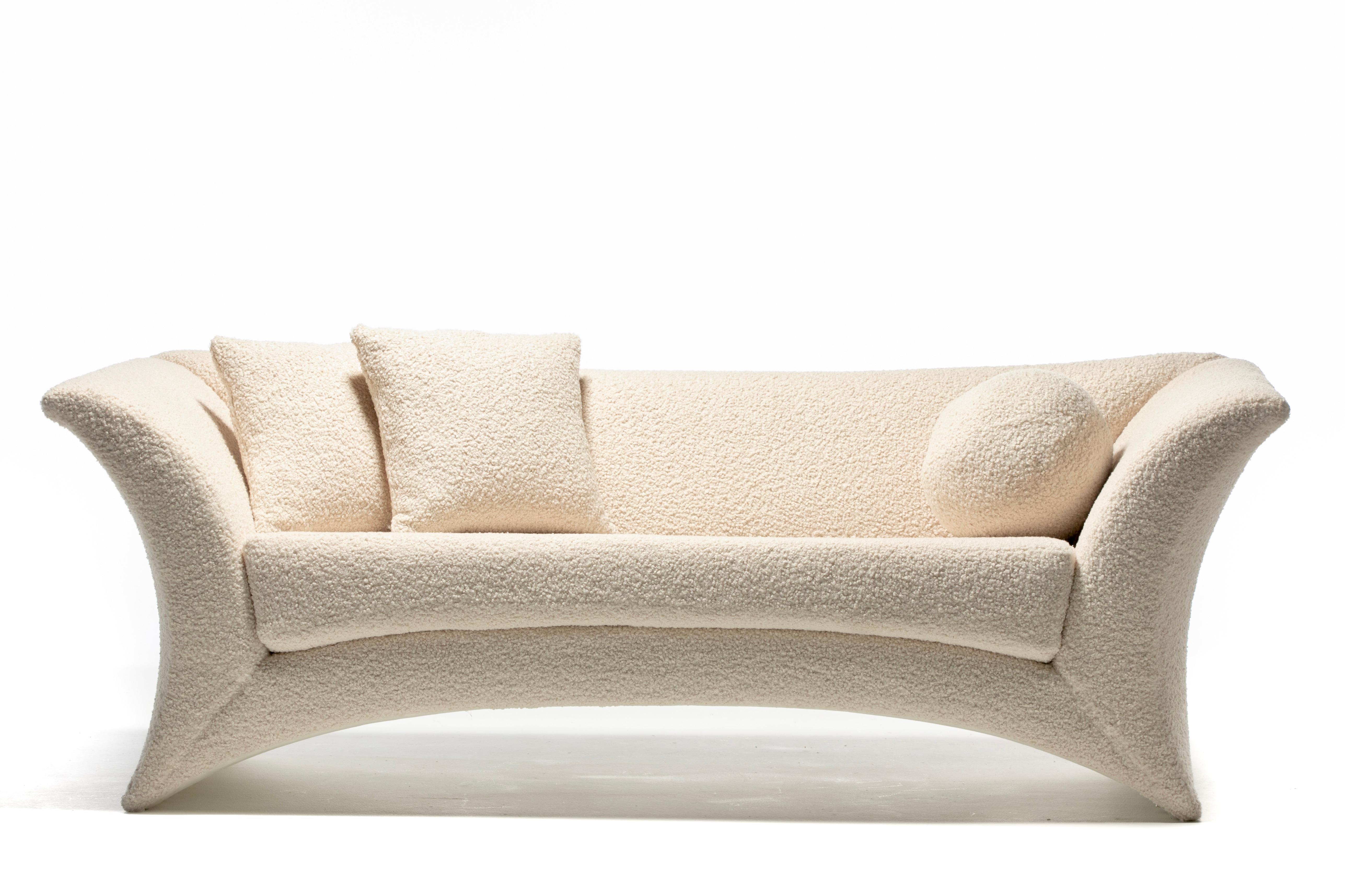 Vladimir Kagan Post Modern Marilyn Sofa aus elfenbeinweißem Bouclé (Postmoderne) im Angebot