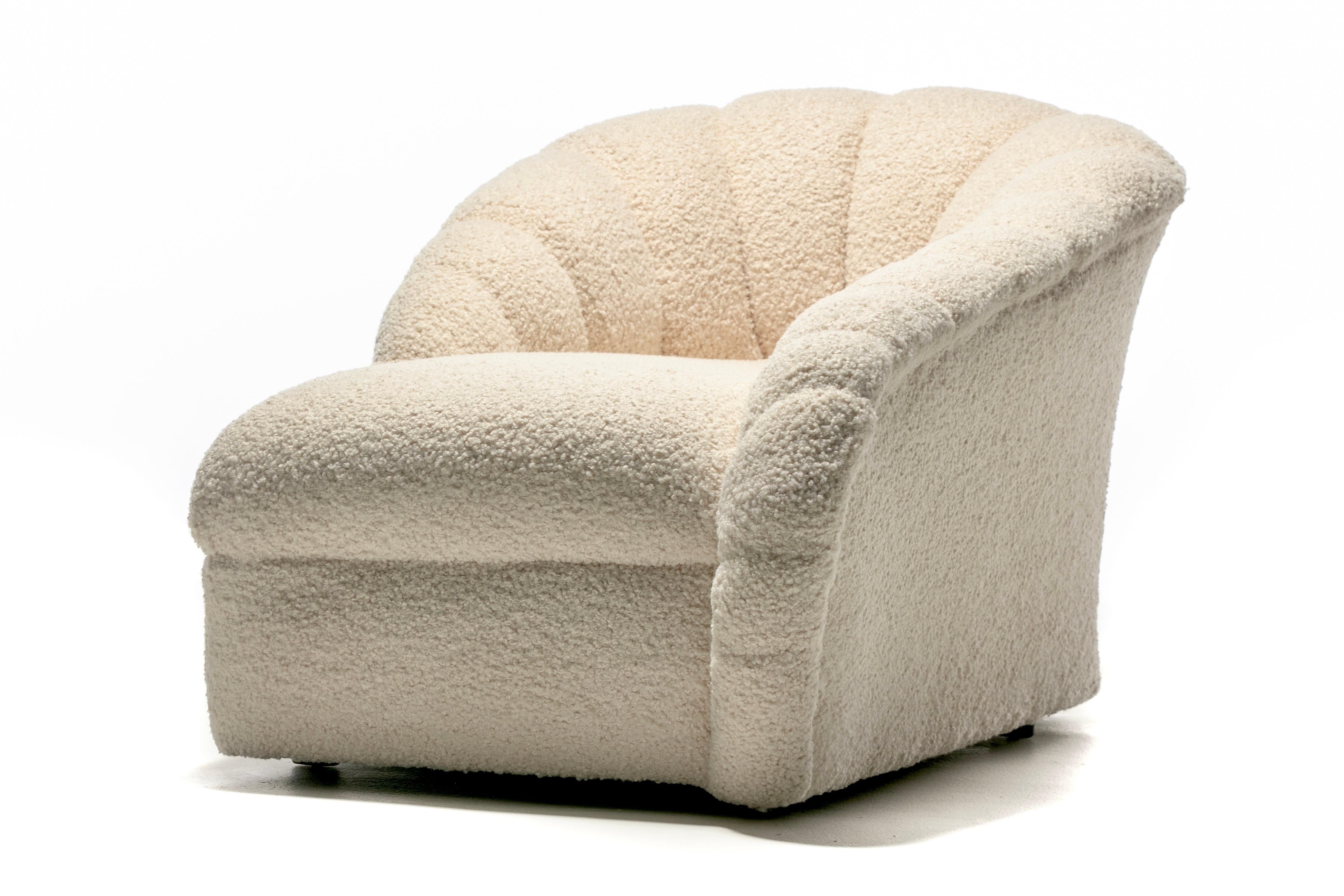 Late 20th Century Vladimir Kagan Post Modern Scallop Chaise Lounge in Soft Ivory White Bouclé For Sale